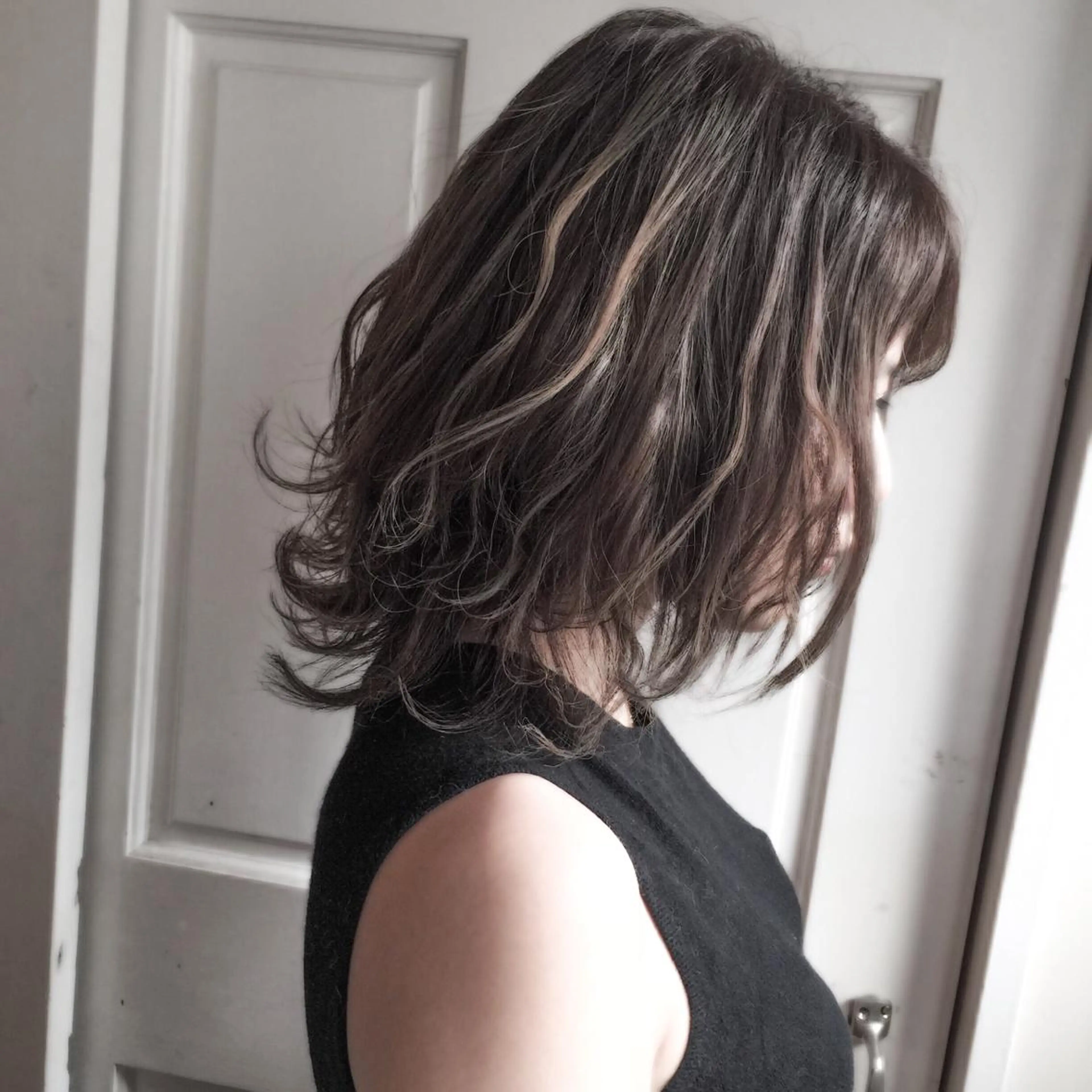 ミディアム カラー ハイライトカラー ハイライト ヘアカラー ホワイト&レイヤーカ ットエクステ長畠俊輔のヘアスタイル