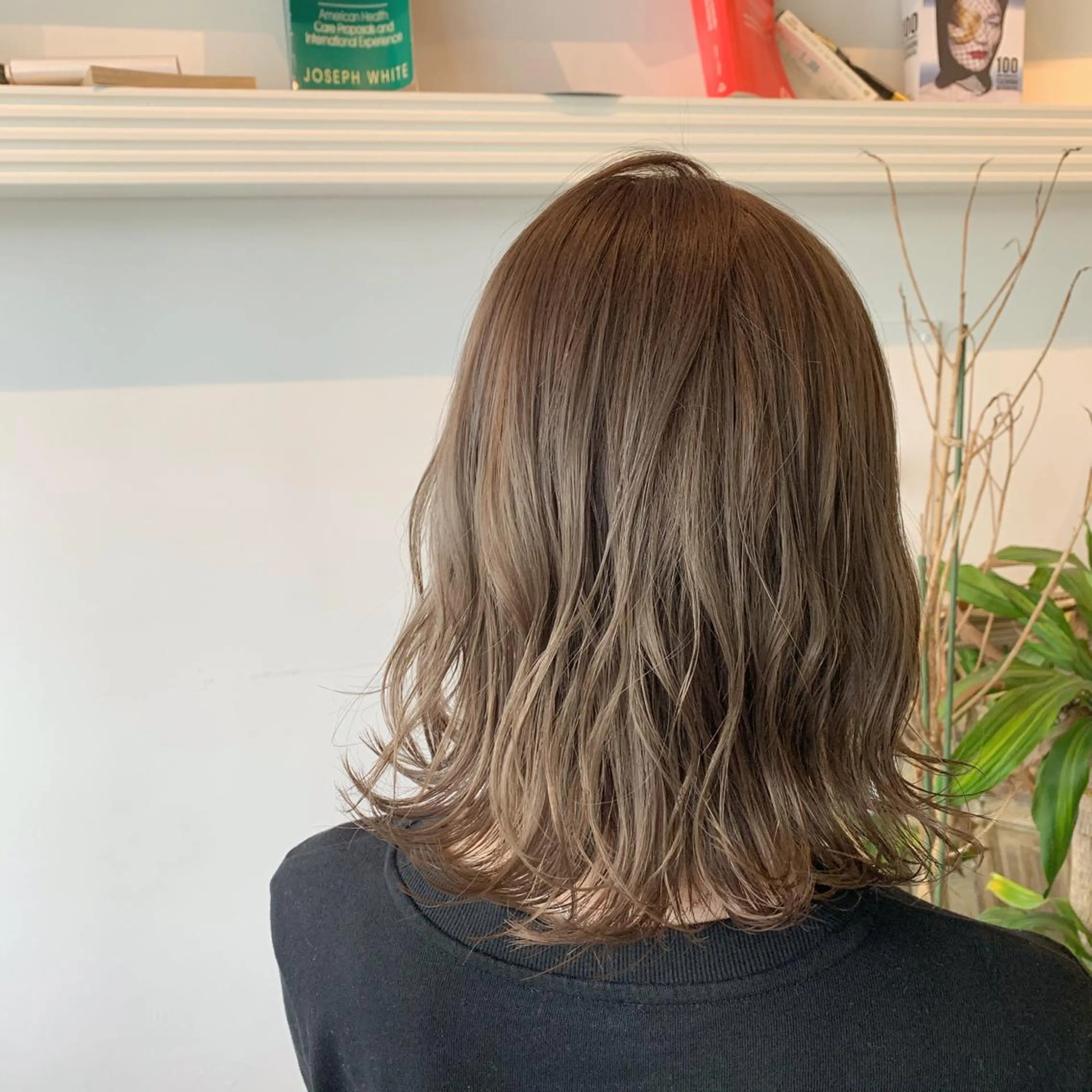 ミディアム カラー ヘアアレンジ ベージュカラー ミルキーベージュ ヘアカラー トリートメント 山崎 澪のヘアスタイル