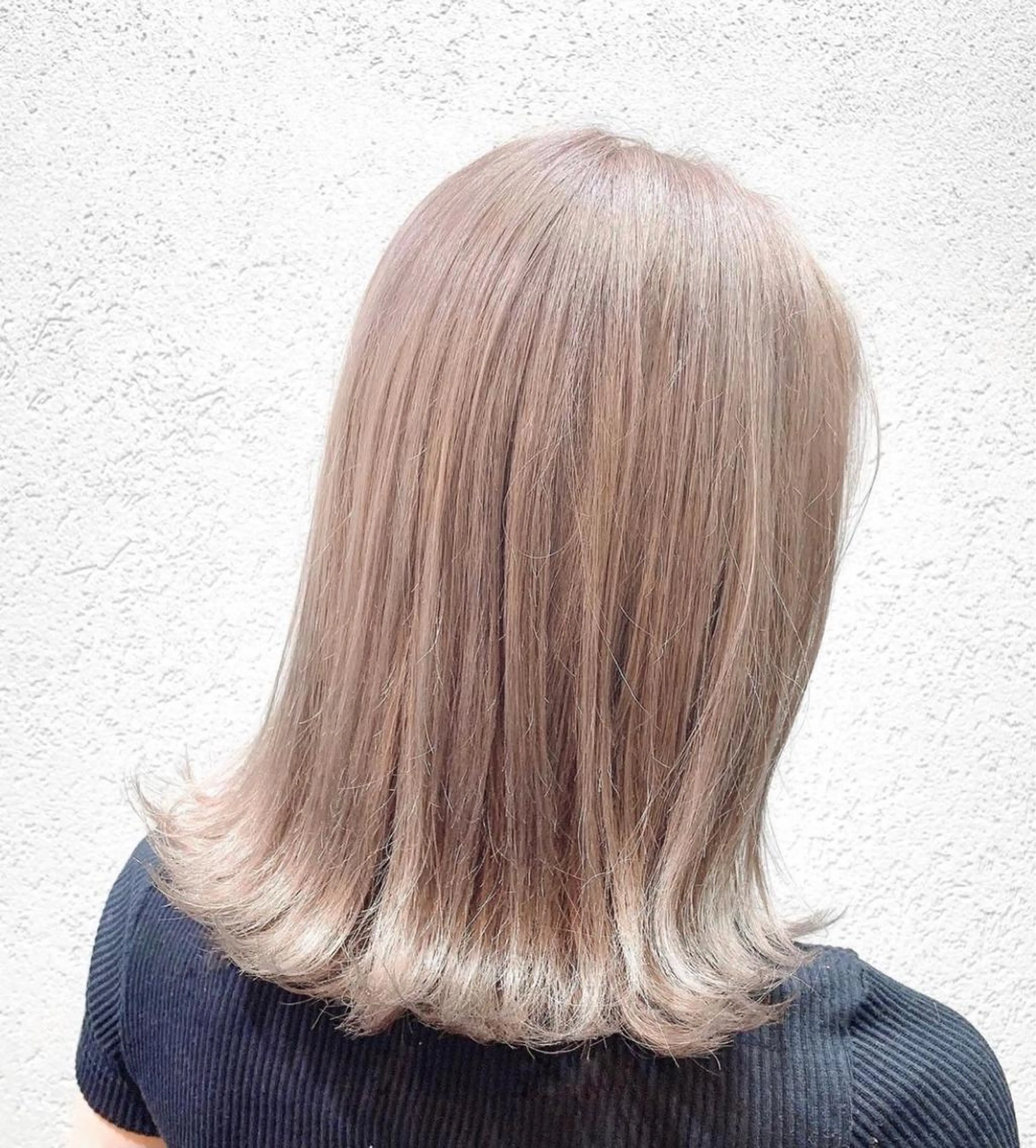 カラー Kvell&Co.所属・ハイトーン カラーのヘアスタイル