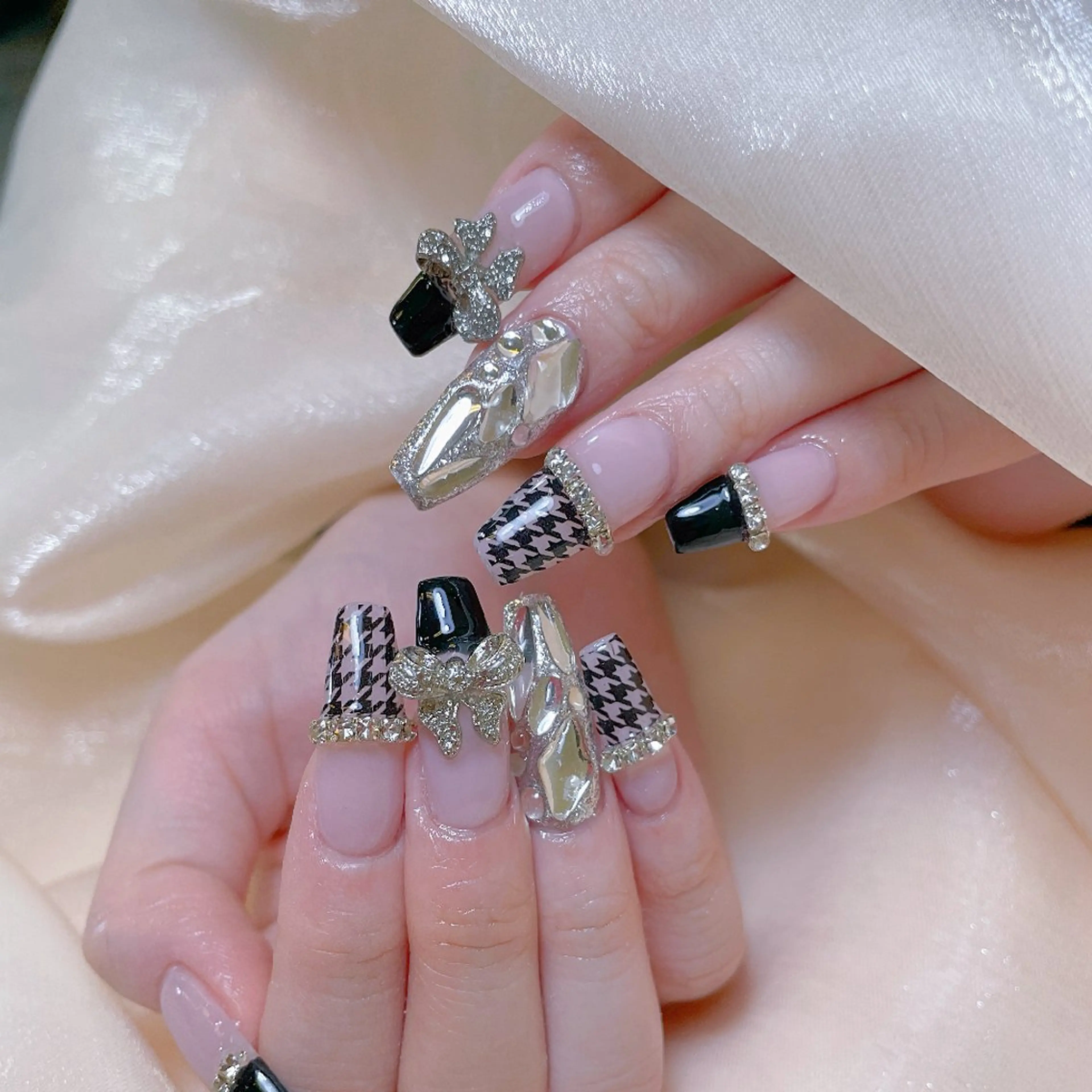 ネイル オーロラネイル キラキラネイル 大理石ネイル(マーブル) スカルプネイル 春ネイル NailPrincess所属・princess スカルプ専門店のネイルデザイン