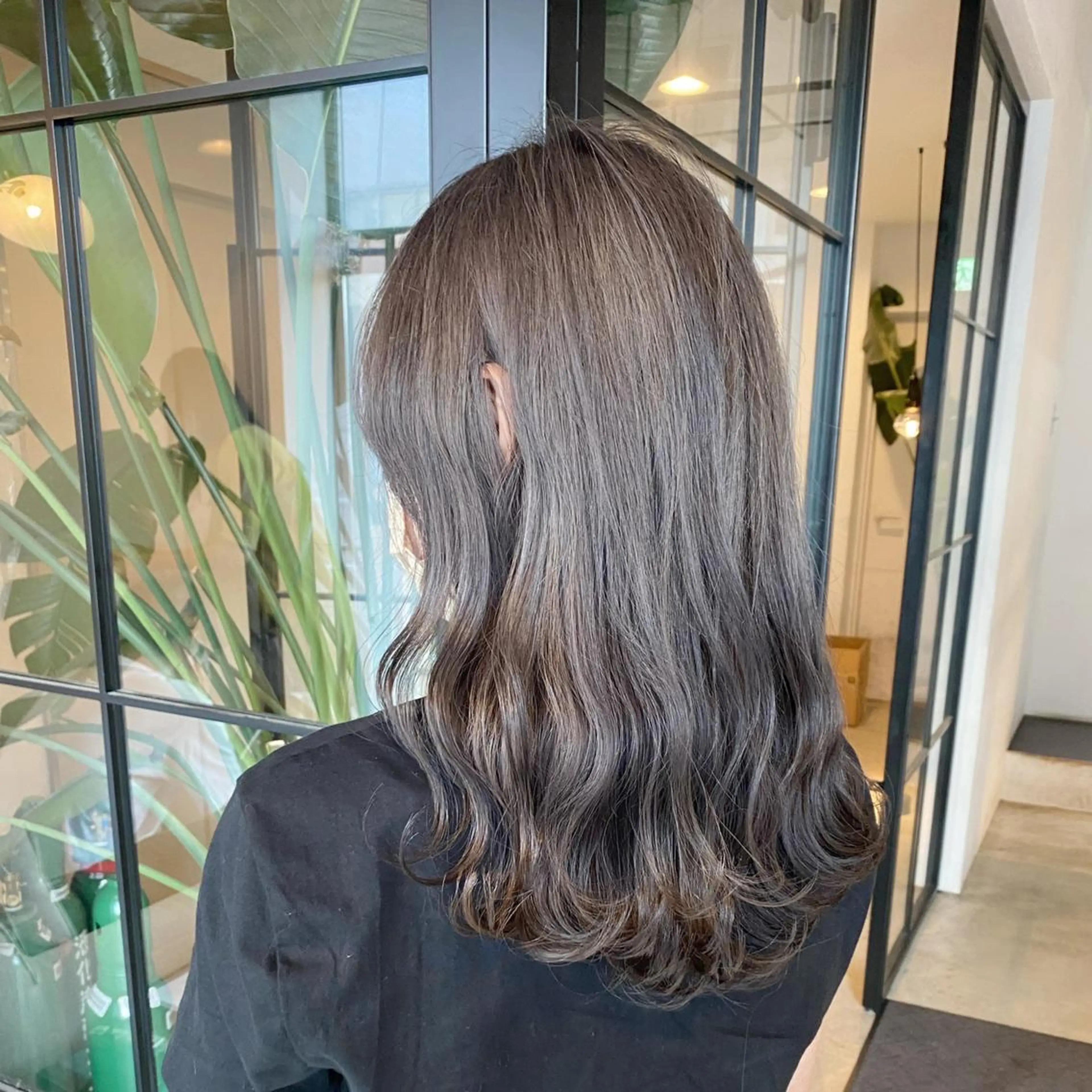 ミディアム カラー ヘアアレンジ ベージュ/ダブルカラ ー/新潟駅/青柳萌果のヘアスタイル