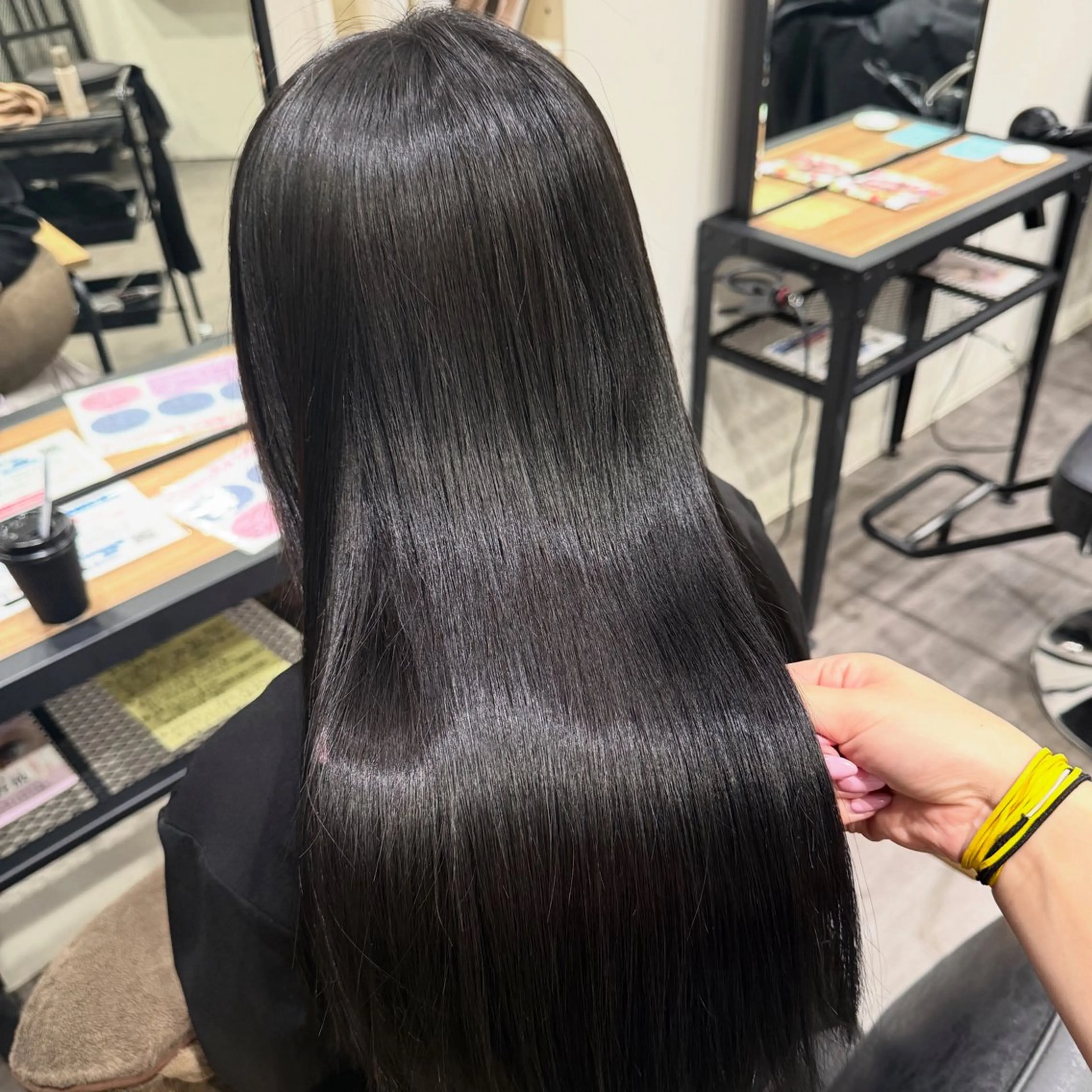 ロング カラー 黒髪 ブルーカラー ブルーブラック カット ヘアカラー cocotte🫧 絹村 琴美のヘアスタイル