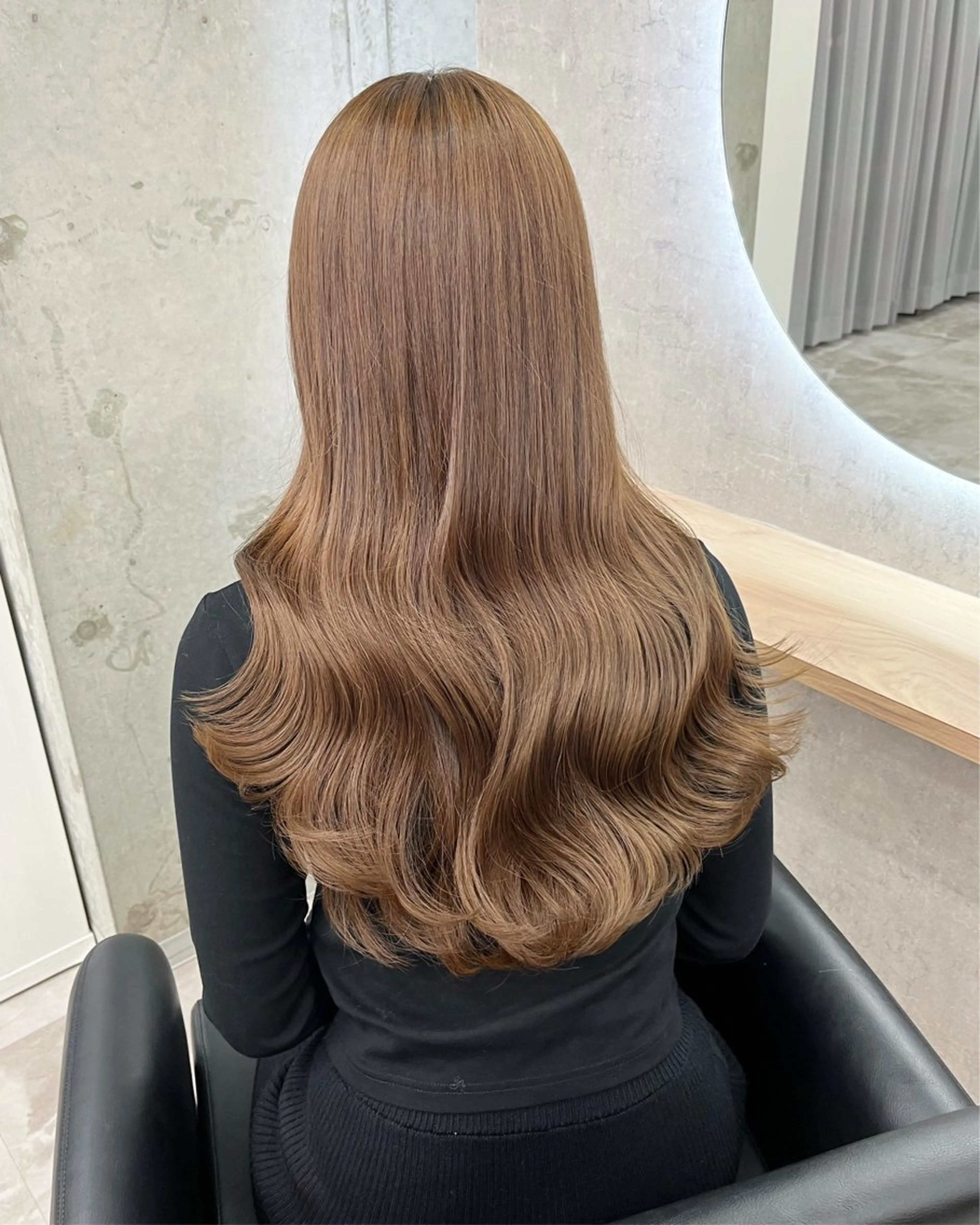 ロング 🩷Yui🩷 大人可愛い艶カラーのヘアスタイル
