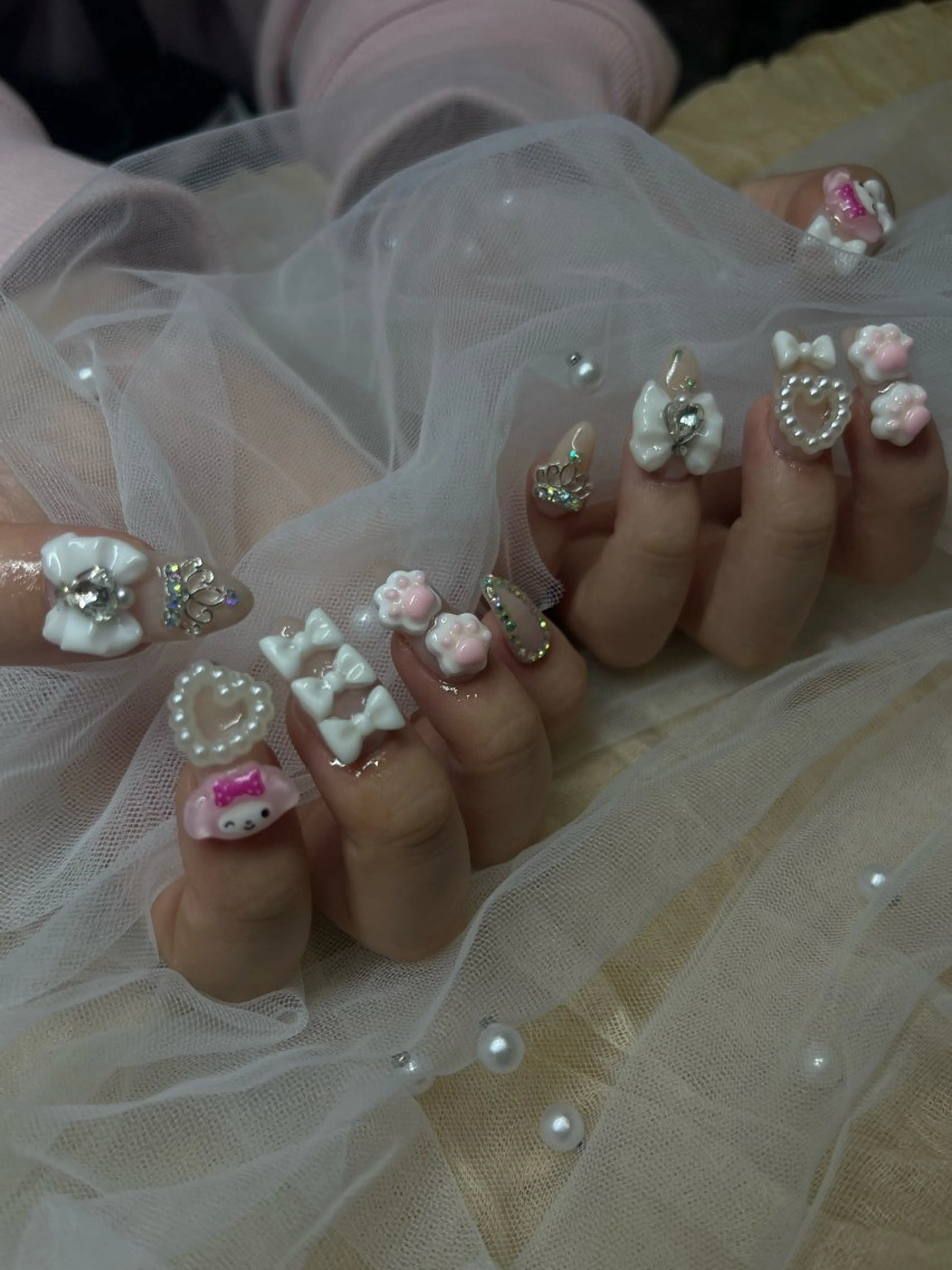 ネイル 持ち込み ピンク ホワイト ハンドネイル atelier moi所属・atelier moiのネイルデザイン