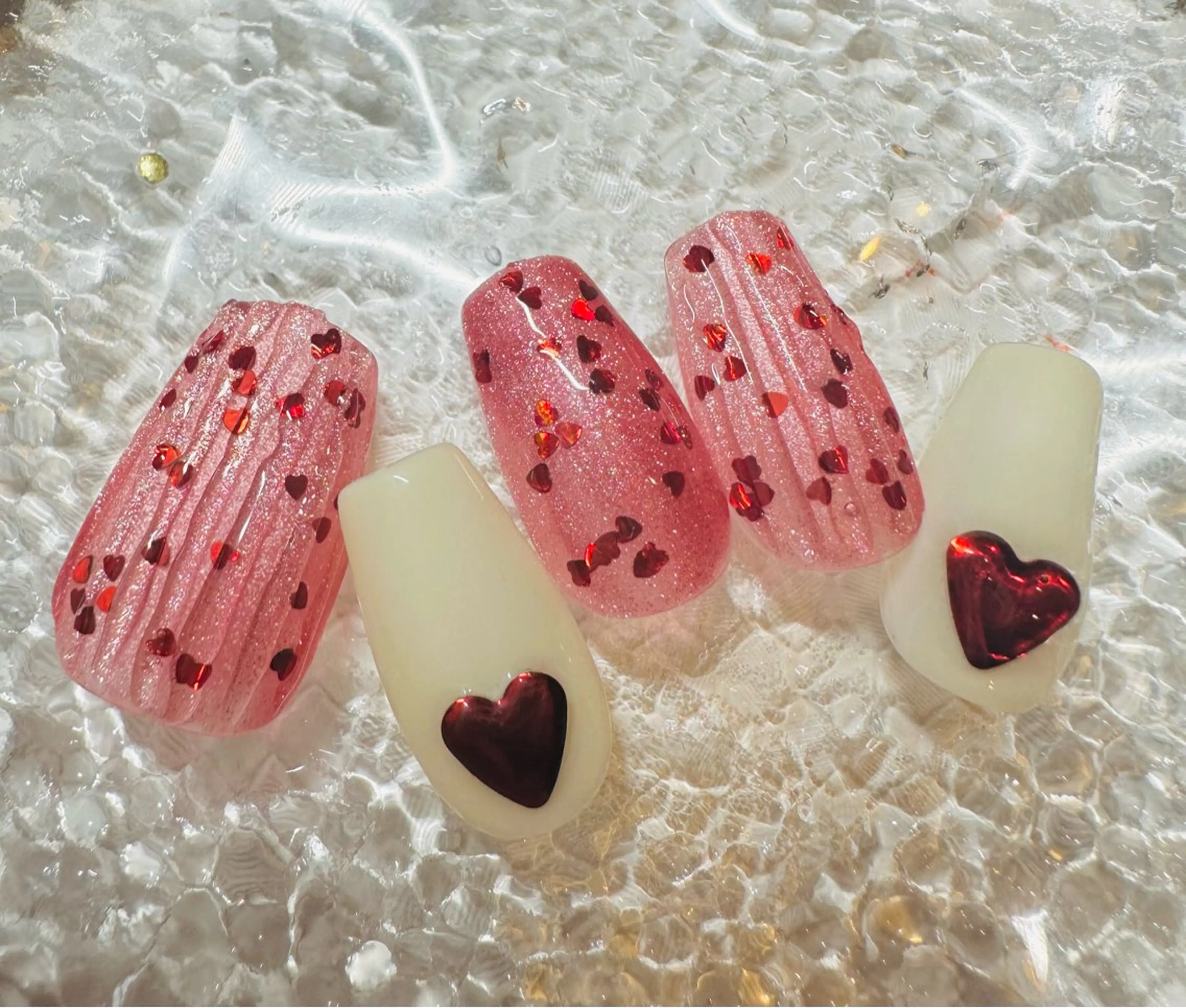 ネイル ハート ホログラムネイル ハンドネイル ネイルサロンエレノア所属・田端 笑理菜のネイルデザイン