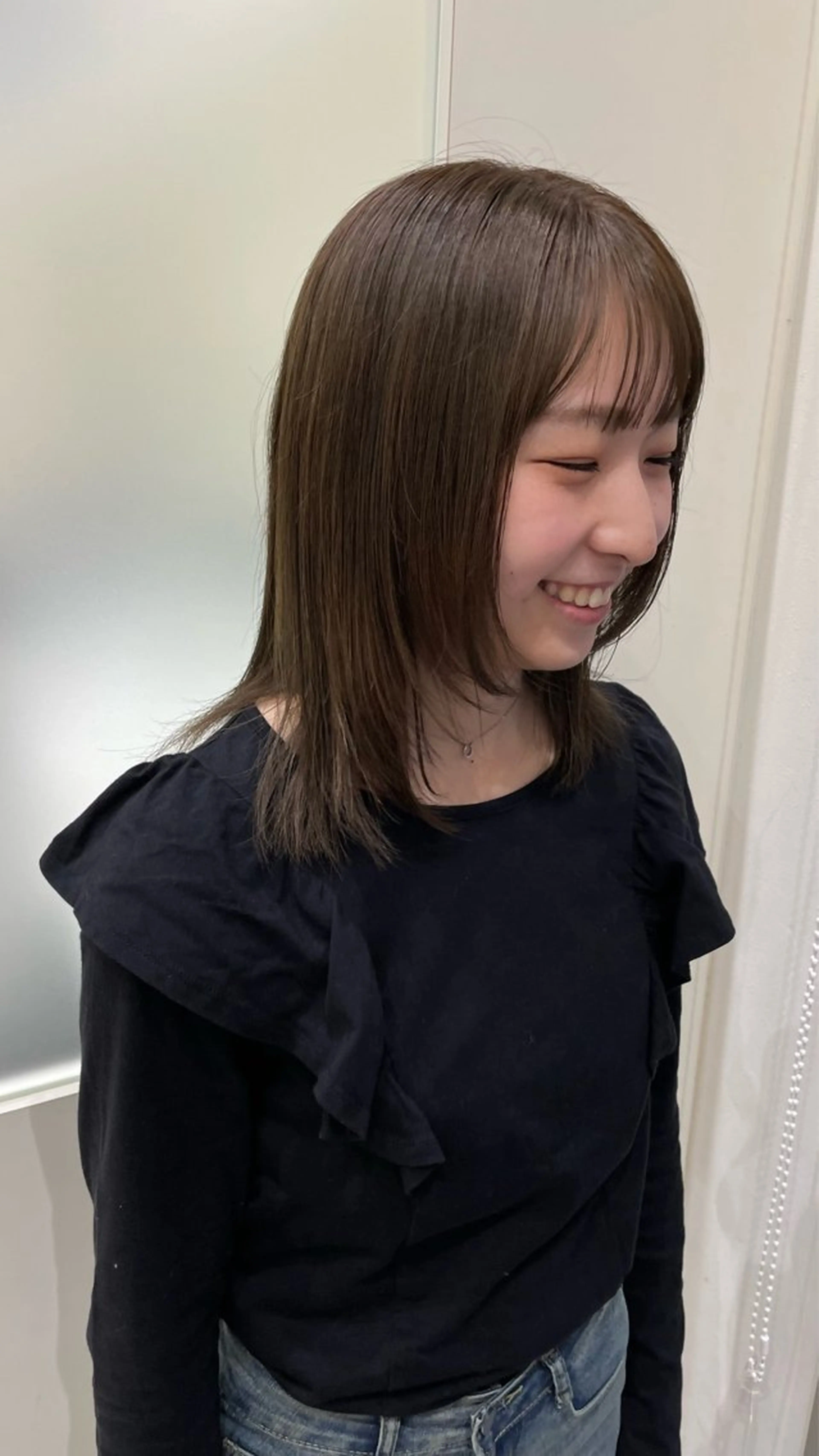 ミディアム カラー グレージュ オリーブグレージュ オリーブグレー { door } Kawasakiのヘアスタイル