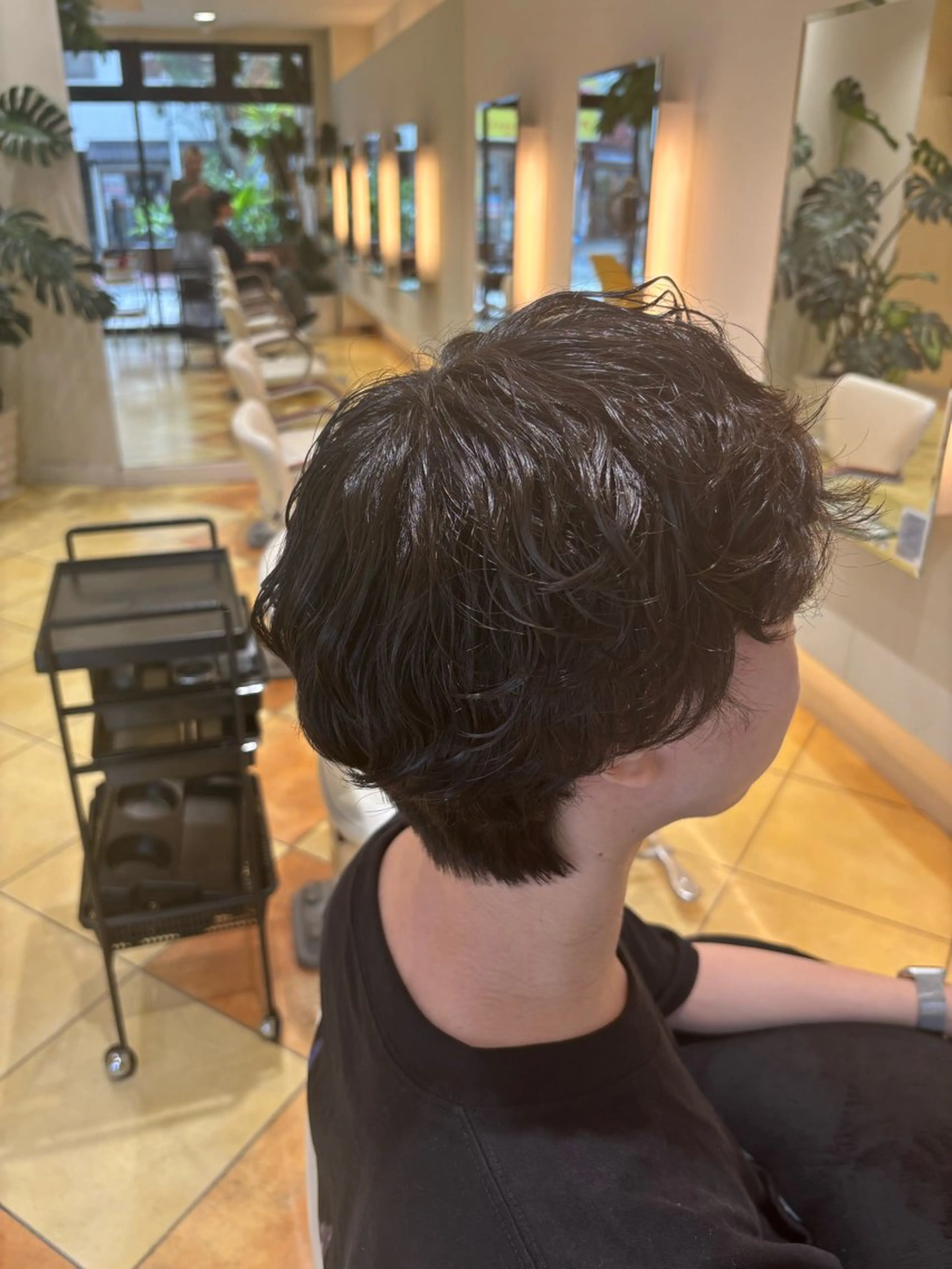 ショート パーマ メンズ メンズパーマ 韓国風センターパート 村上俊輔のヘアスタイル