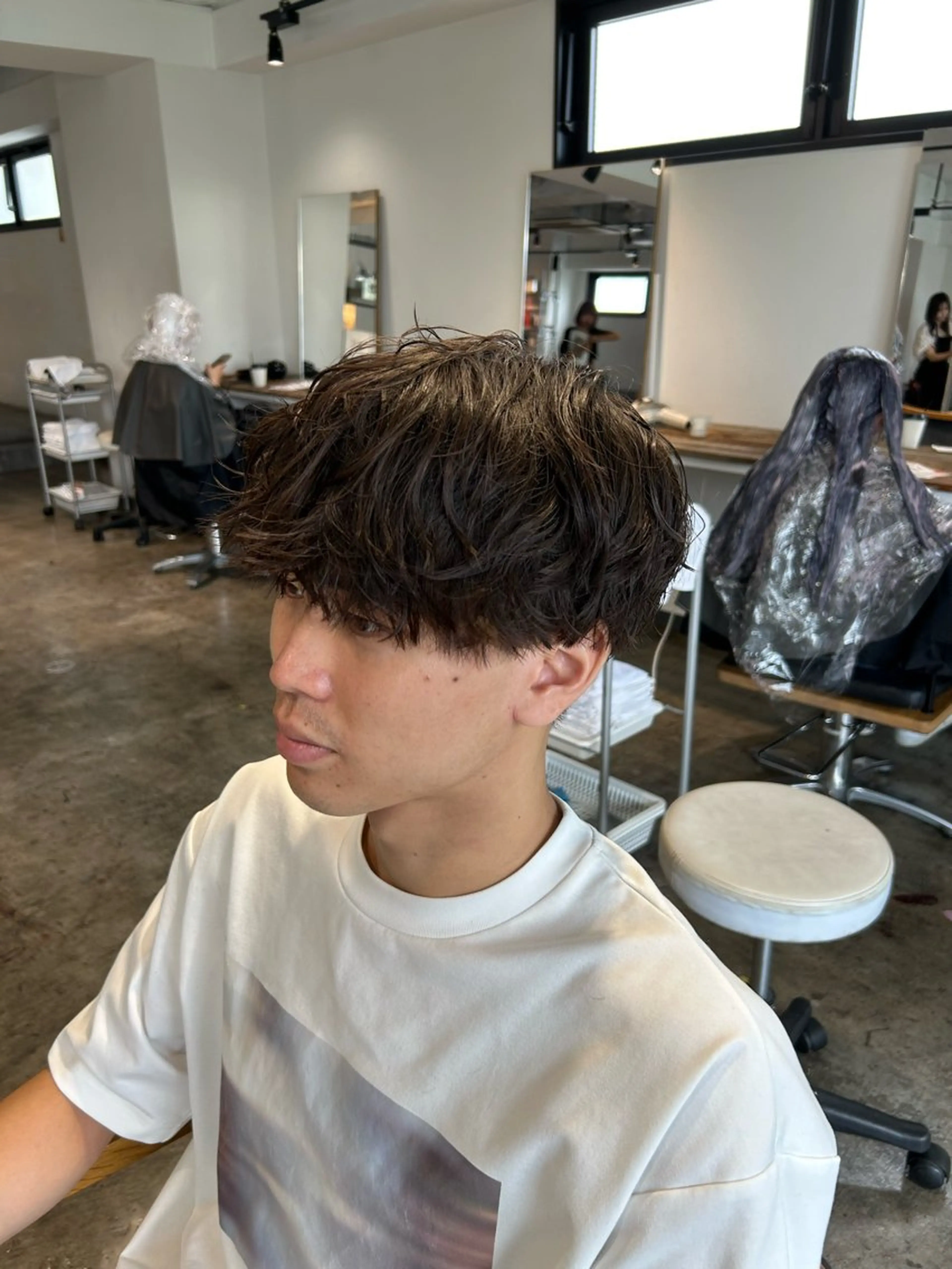 ショート パーマ メンズ センターパート ダウンパーマ カルマパーマ メンズ韓国風 マッシュウルフ カット パーマ become men's hair 名駅店所属・名駅/フェザーパーマ 韓国ヘア/森岡のヘアスタイル
