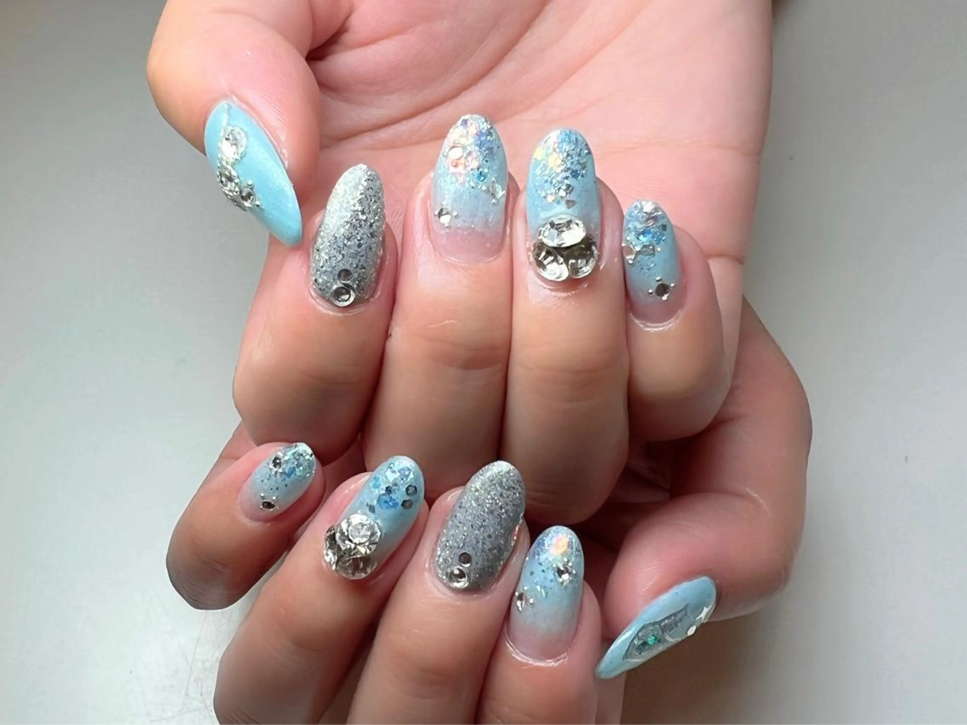 ミディアム ONIKA Nail 青山通り店所属・ONIKA Nail 表参道A4🦋2分のネイルデザイン
