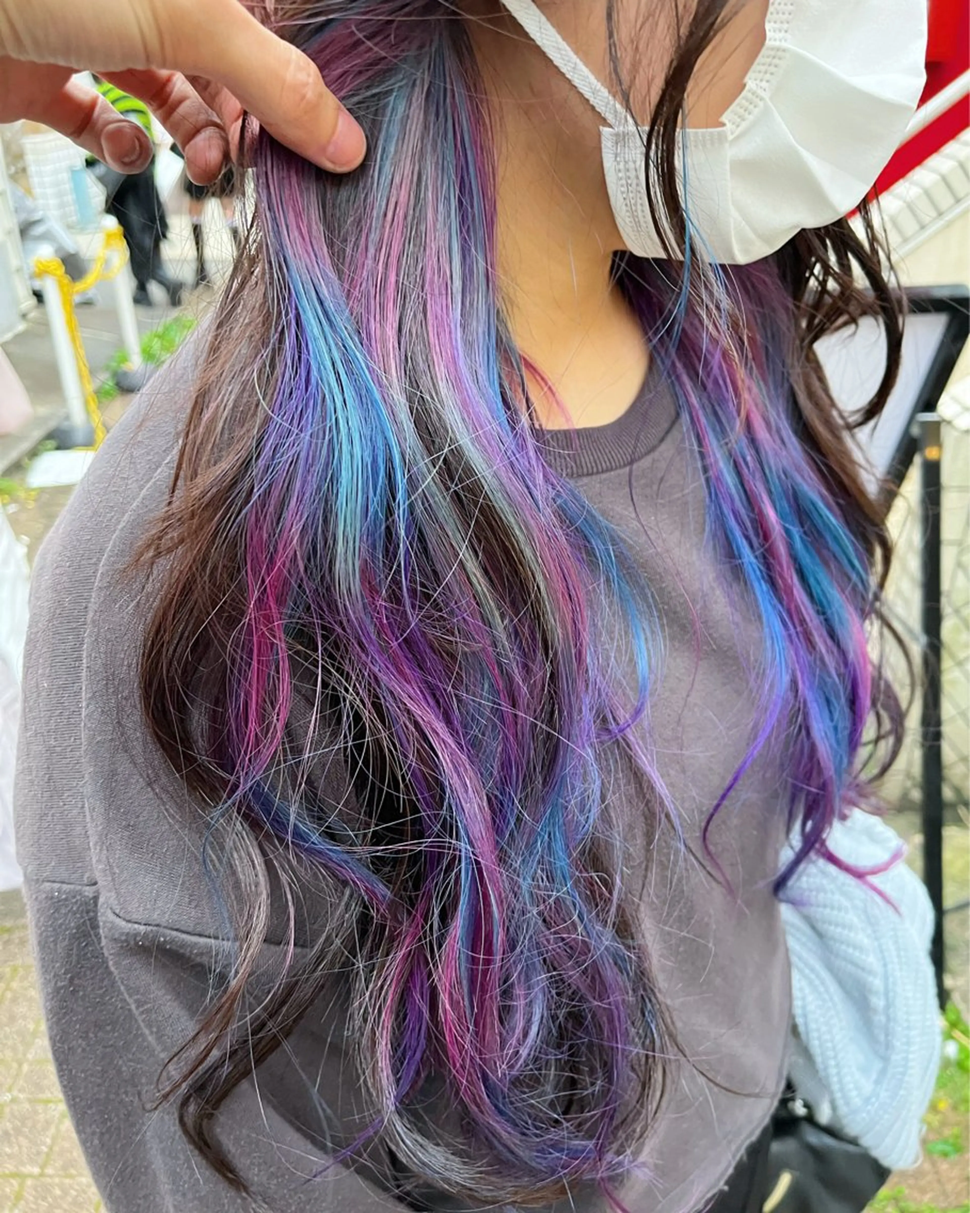 ロング カラー ブリーチ イヤリングカラー ユニコーンカラー カット ヘアカラー トリートメント 原宿サロン代表 デザインカラー伊藤卓のヘアスタイル