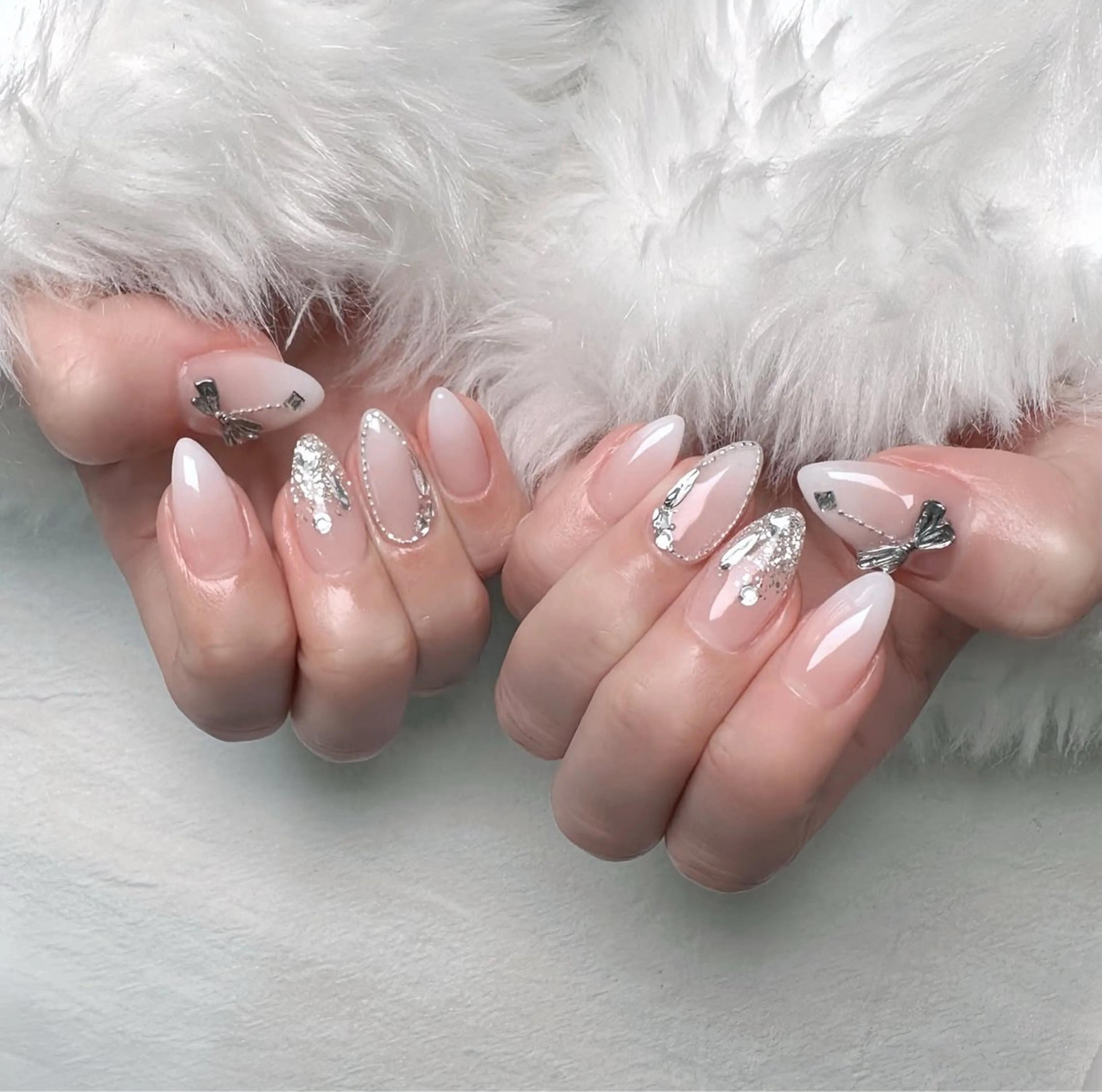 ネイル アニマル柄 オーロラネイル チークネイル フラッシュネイル ジェルネイル ハンドネイル Lyna Nailのネイルデザイン