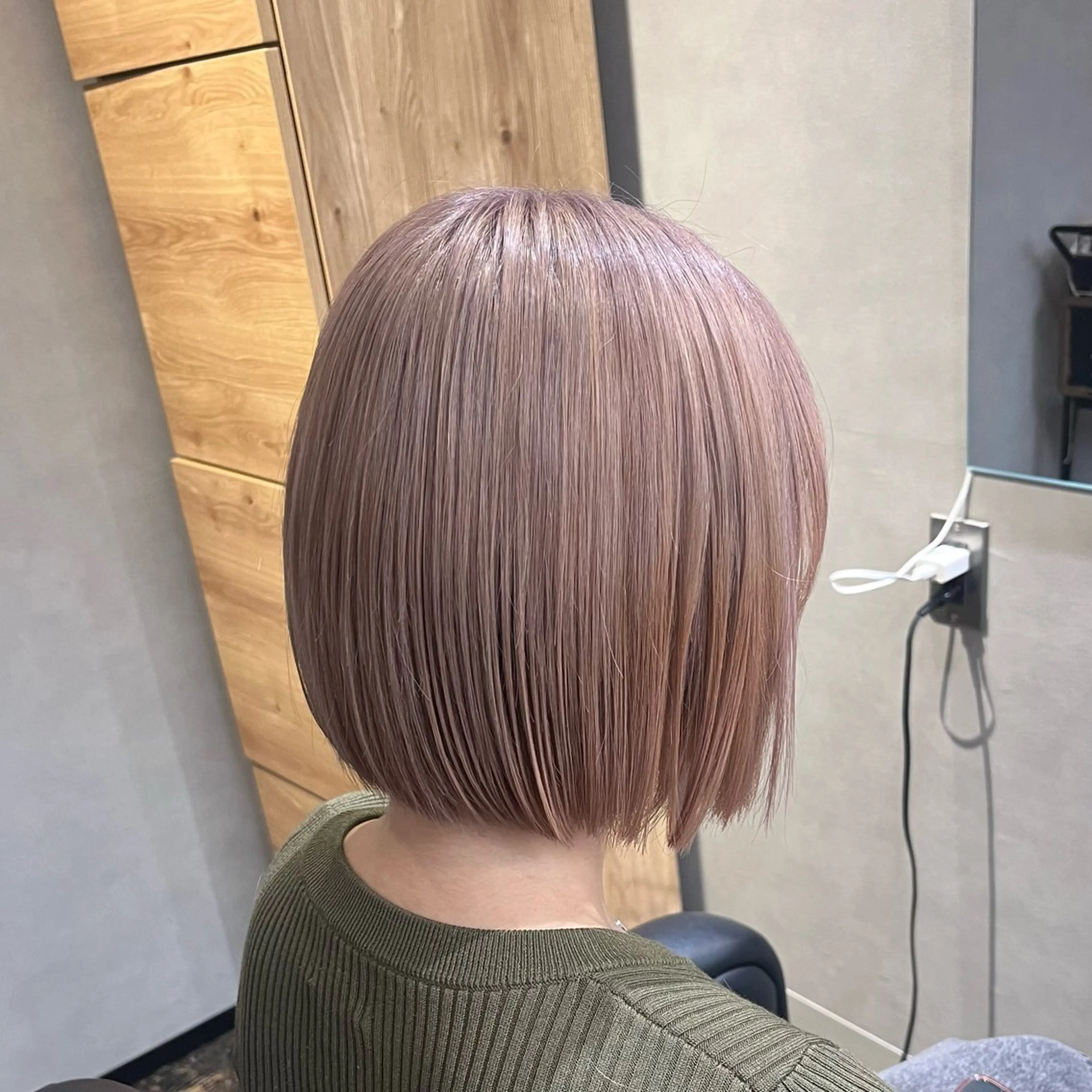 ミディアム カラー ベージュカラー ホワイトベージュ ボブ カット ヘアカラー トリートメント 透明感カラー/パーマ 🌀アオノアユミのヘアスタイル