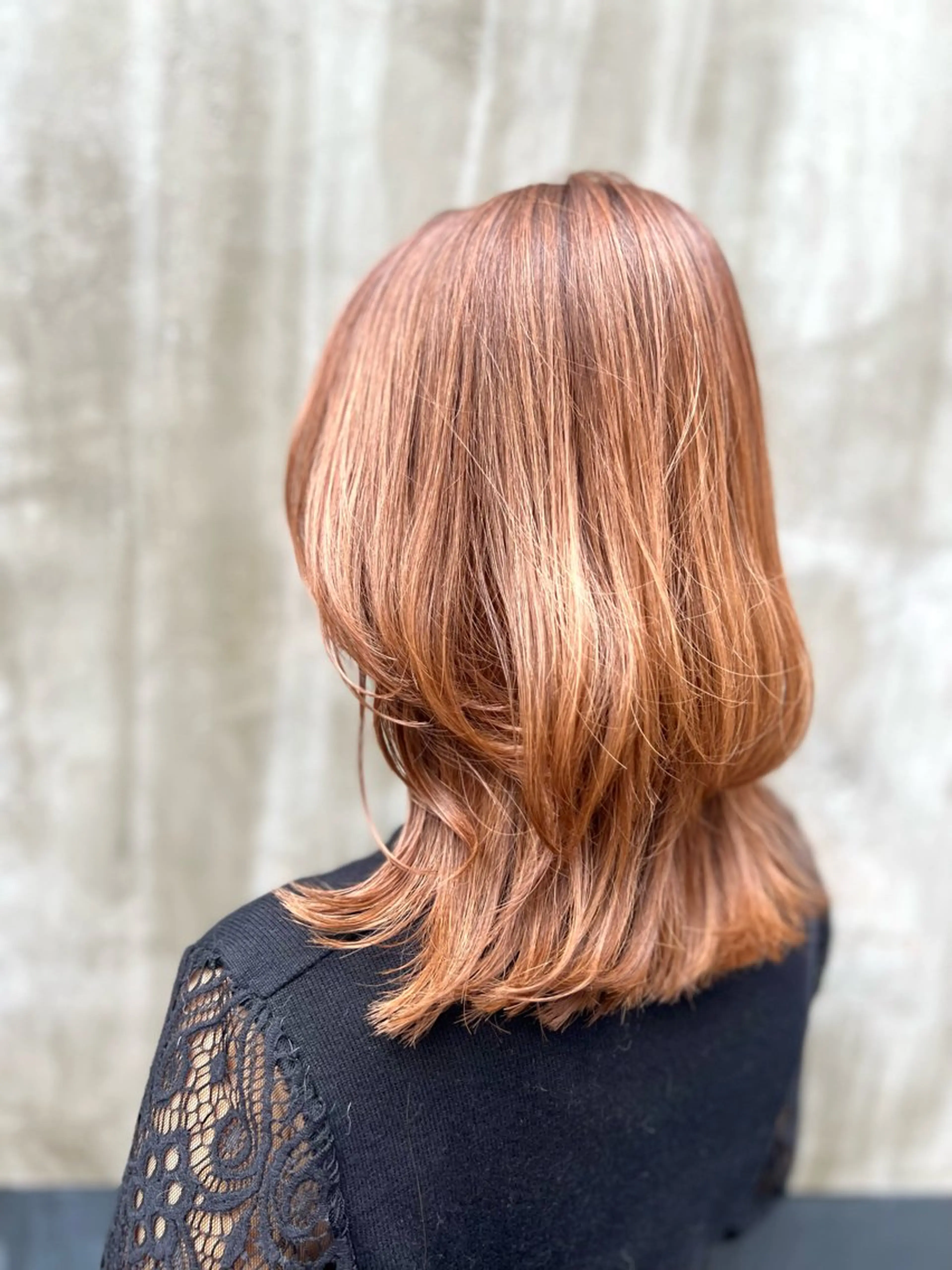 ミディアム カラー ベージュカラー オレンジ オレンジベージュ ウルフカット 🍇おぐら めぐみ🍇のヘアスタイル