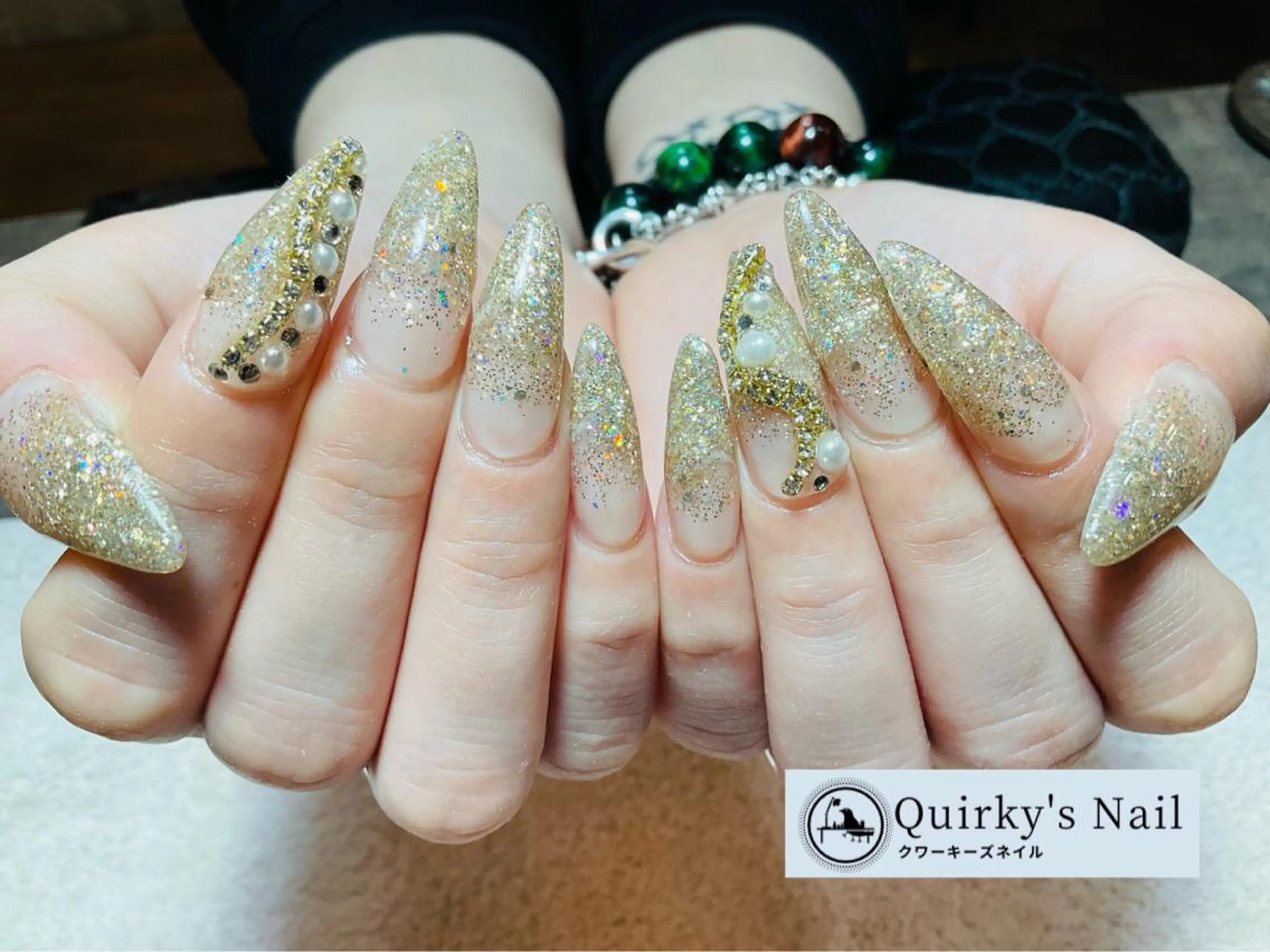 ネイル アートネイル ジェルネイル ゴールド グラデーション ホログラムネイル Quirky's Nail【栄店】のネイルデザイン