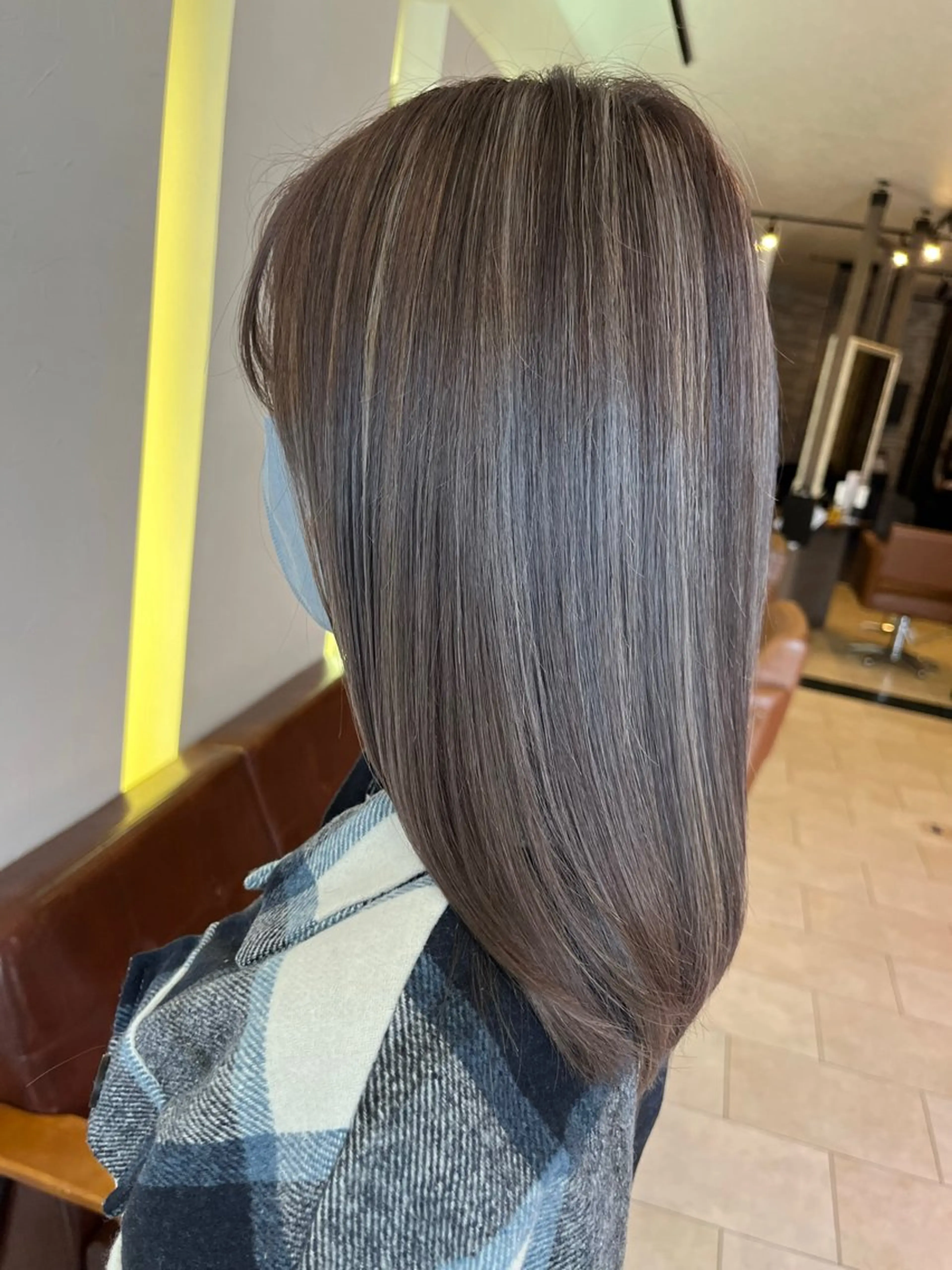 カラー 泉川 みかのヘアスタイル