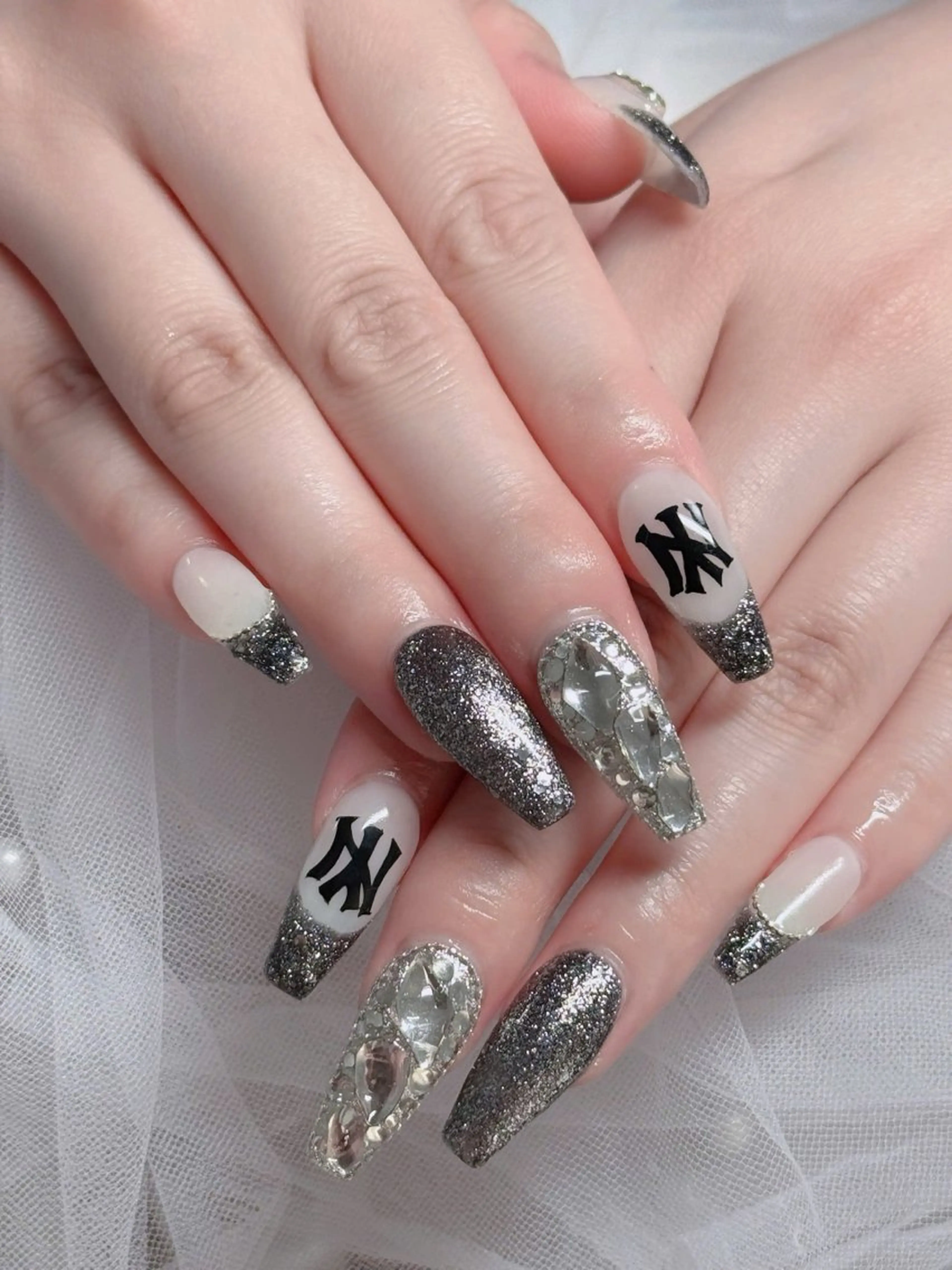 ネイル フレンチネイル ジェルネイル ガラスフレンチ ハロウィン ハート H.baby nail所属・H.baby Nail Salonのネイルデザイン