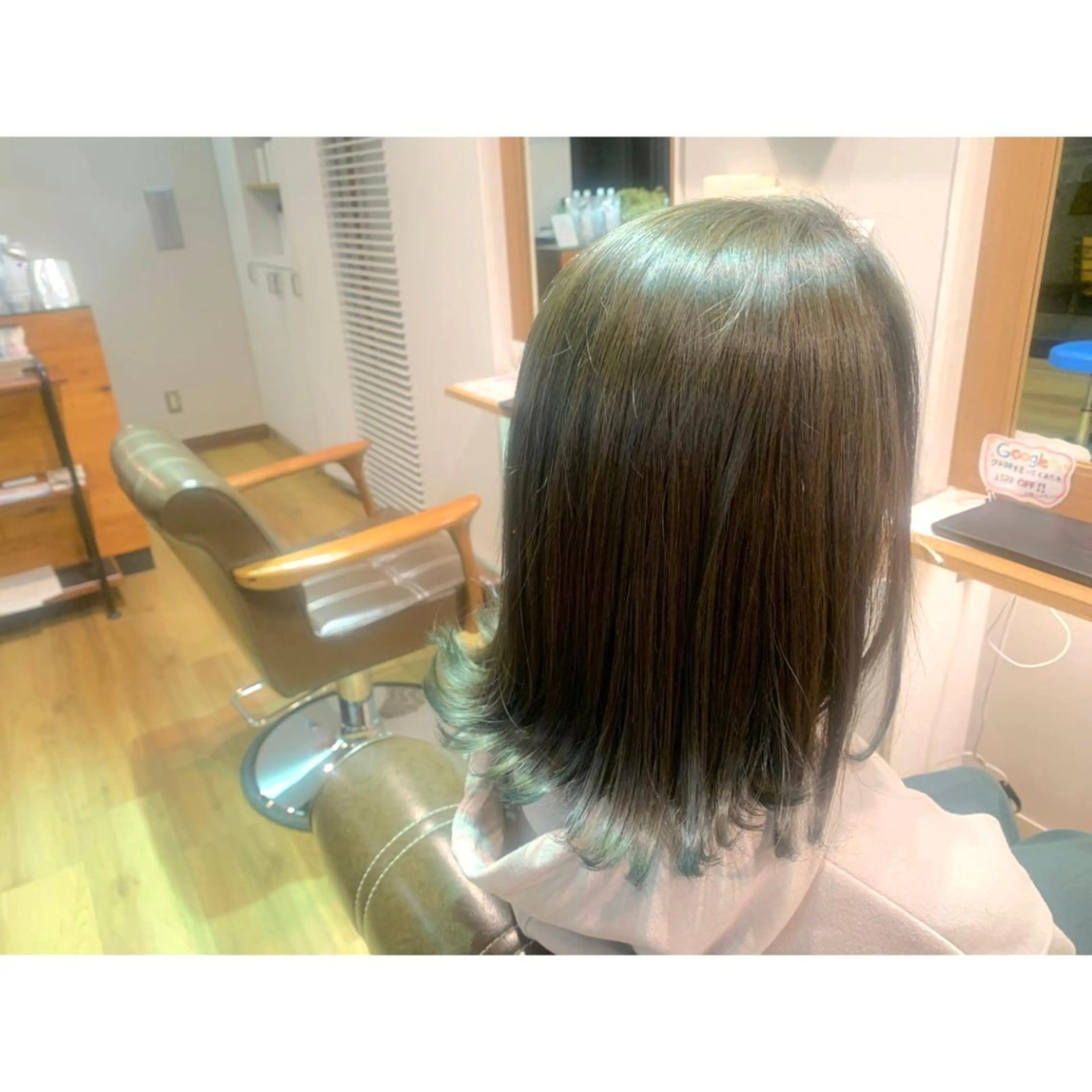 セミロング カラー グレージュ オリーブグレージュ オリーブグレー ツキダテ ユイのヘアスタイル