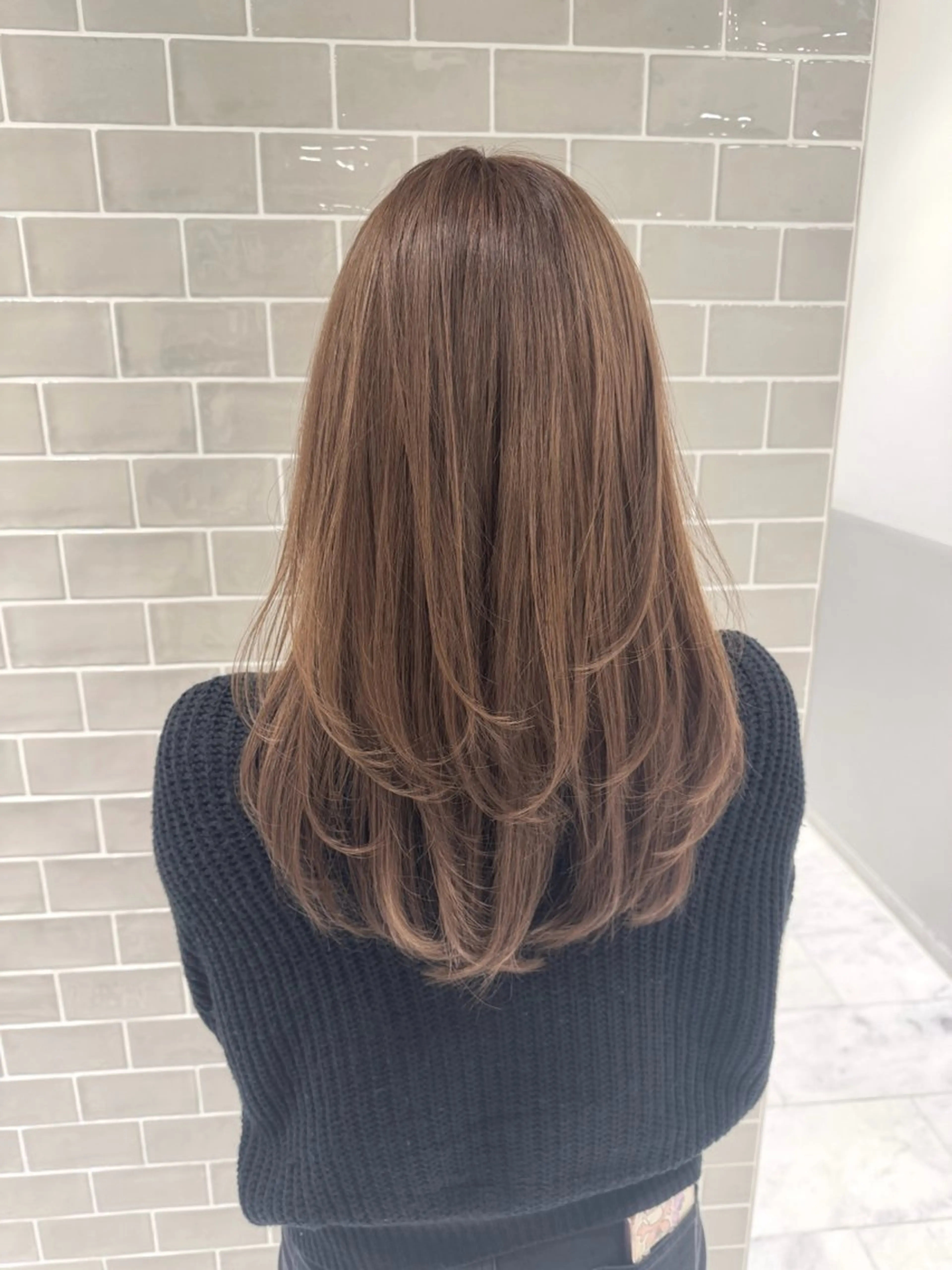 セミロング カラー ブラウンカラー 透明感カラー レイヤーカット SALOWIN新宿三丁目【サロウィン】所属・ハッシュレイヤー💐 透明感カラー💐青木のヘアスタイル