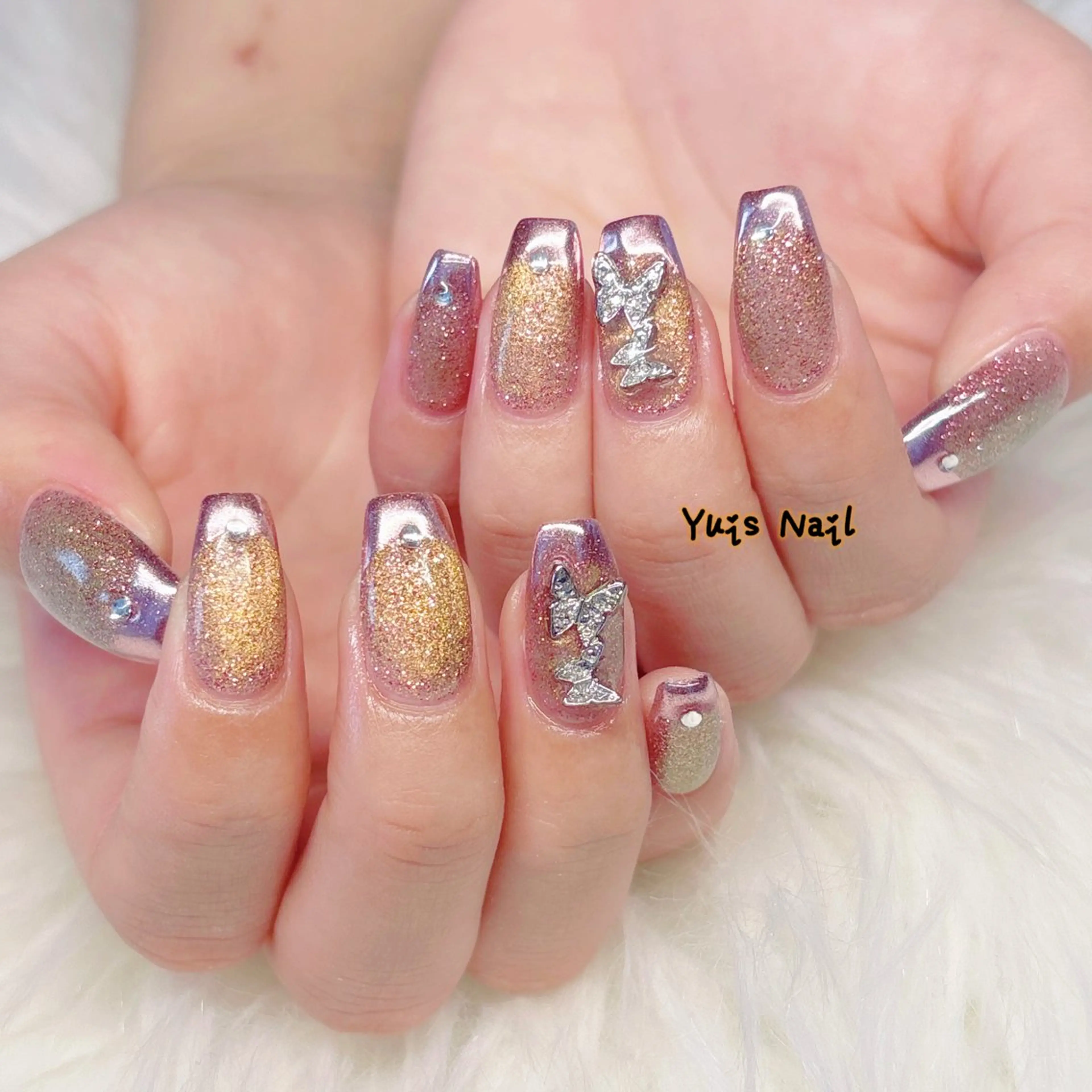 ネイル フレンチネイル ゴールド キラキラネイル マグネットネイル ミラーネイル ハンドネイル Yuis Nailスカルプ専門のネイルデザイン