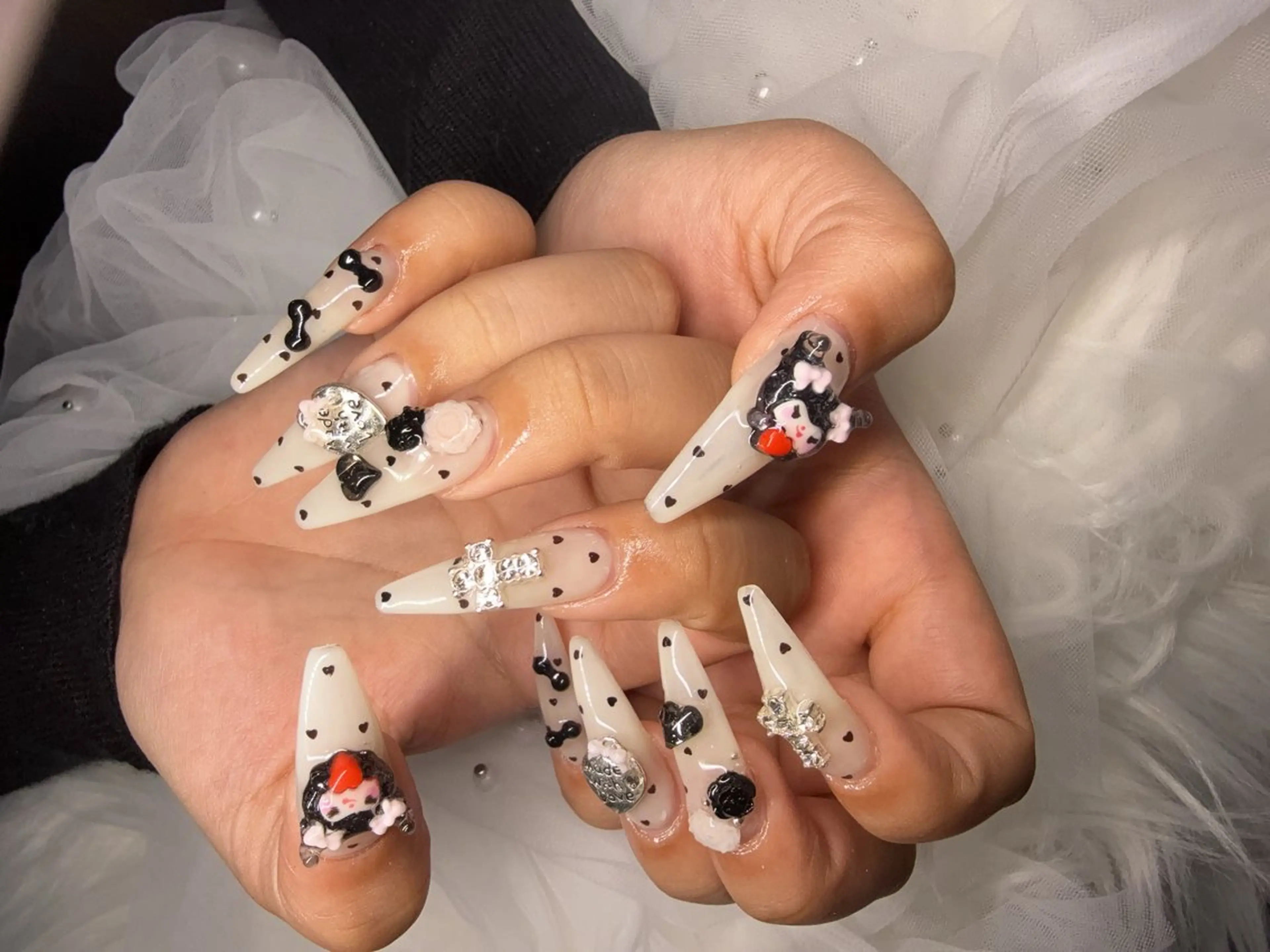 ネイル アニマル柄 オーロラネイル チークネイル フラッシュネイル ジェルネイル ハンドネイル Lyna Nailのネイルデザイン