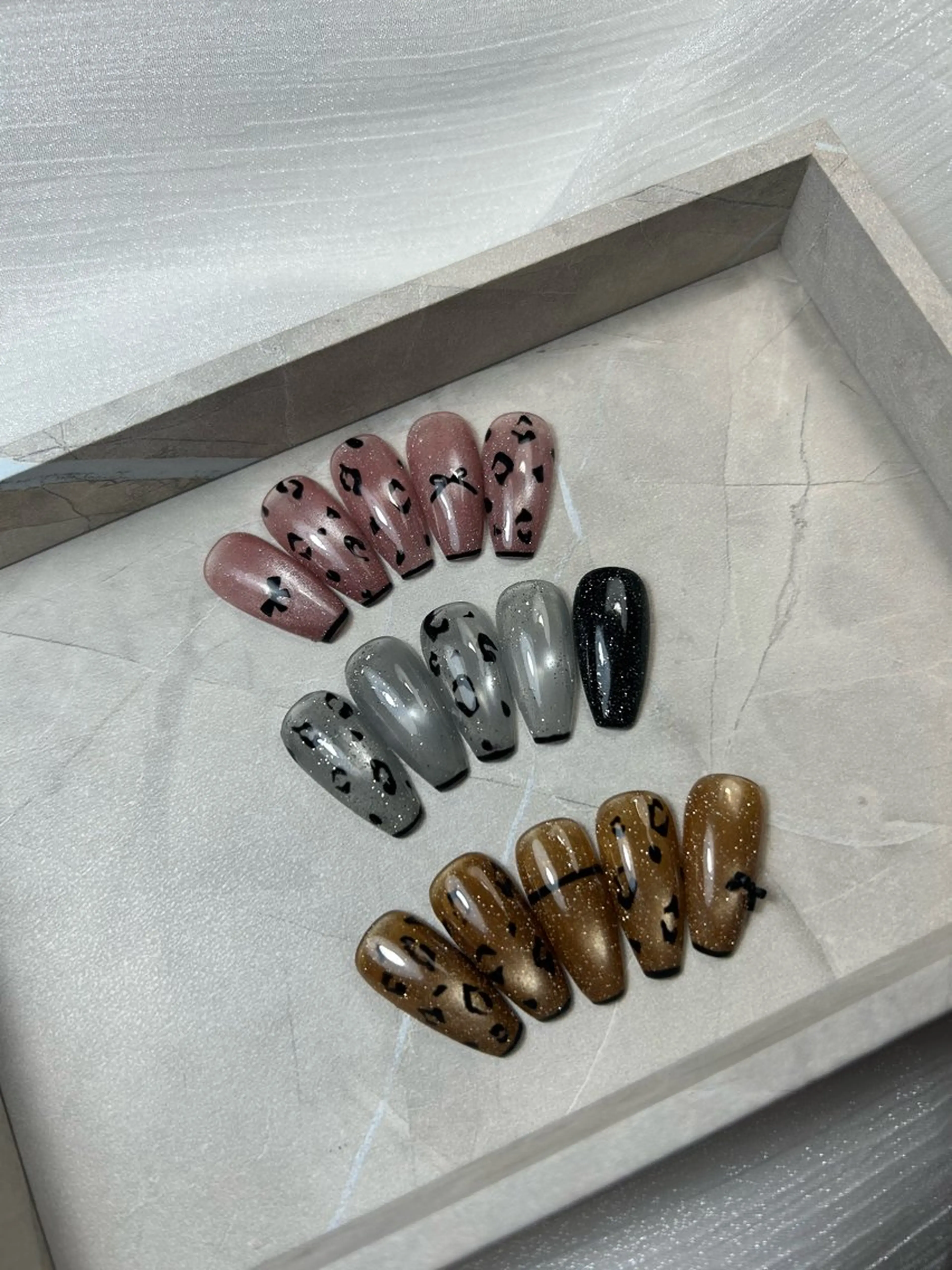 ネイル アニマル柄 リボン Roana Nailのネイルデザイン