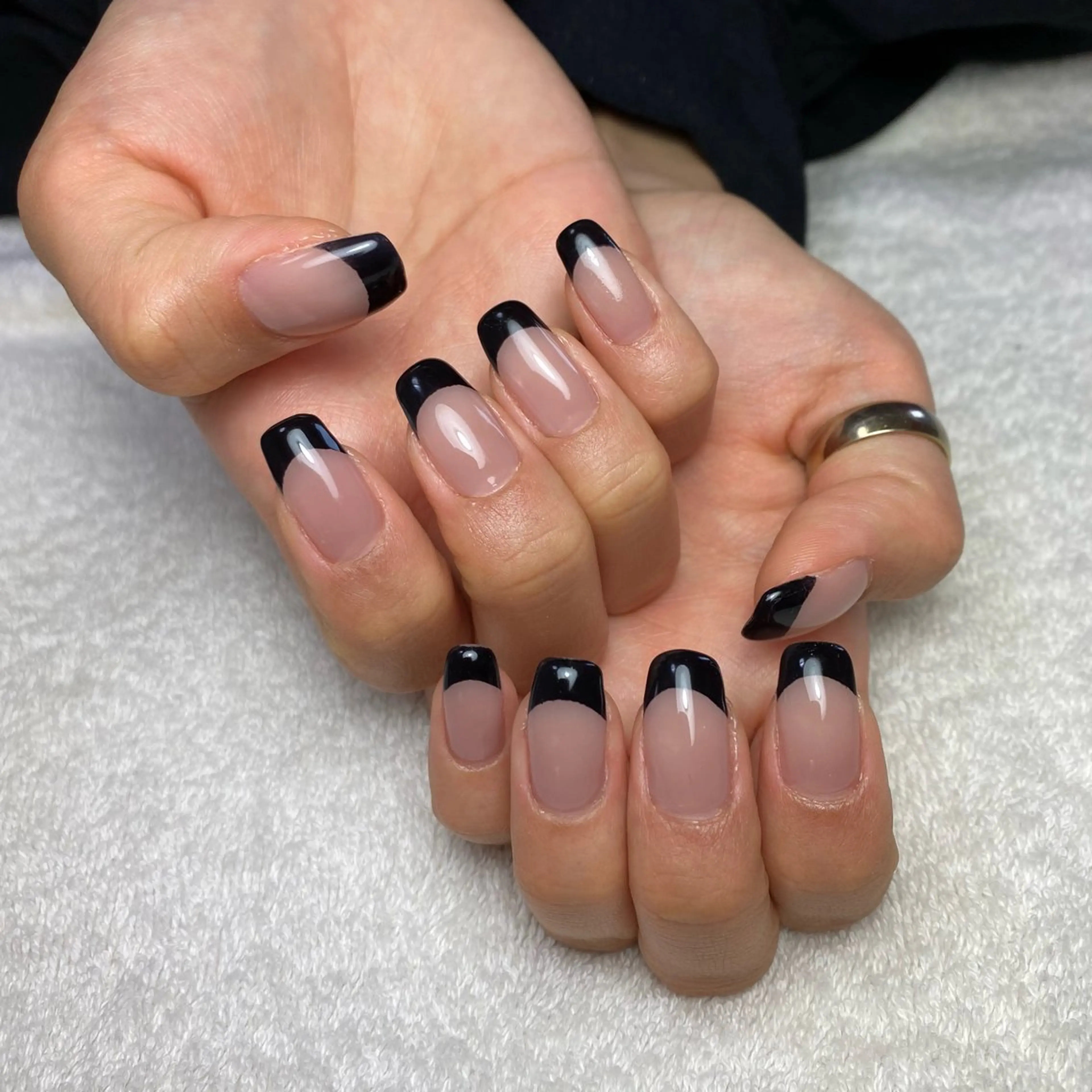 ネイル フレンチネイル シンプルネイル ハンドネイル COCO+所属・COCO +のエステ・リラクイメージ