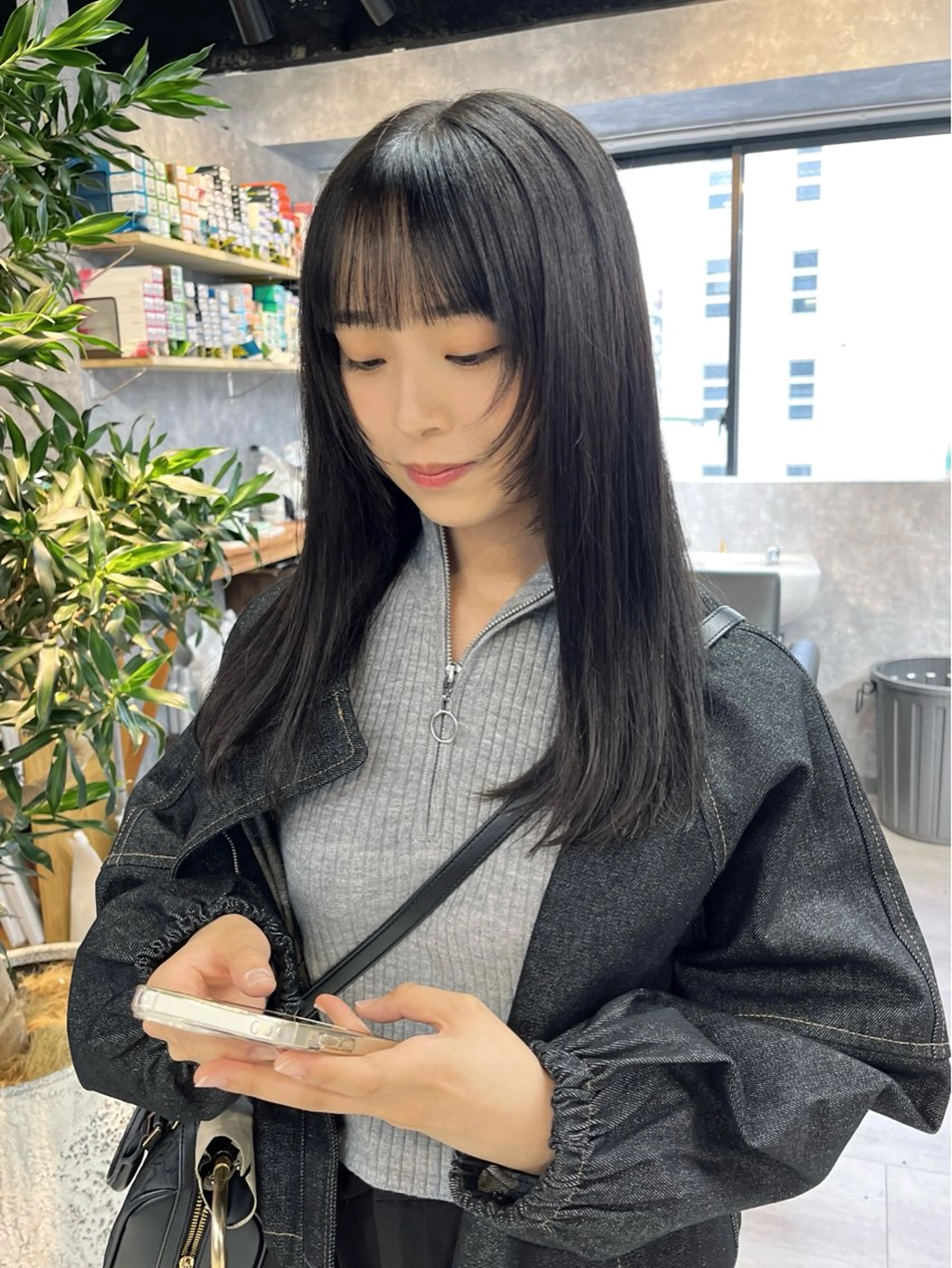 セミロング カラー グレージュ オリーブグレージュ オリーブグレー 顔まわりレイヤー レイヤーカット カット ヘアカラー トリートメント .ico所属・宮城 ほのかのヘアスタイル