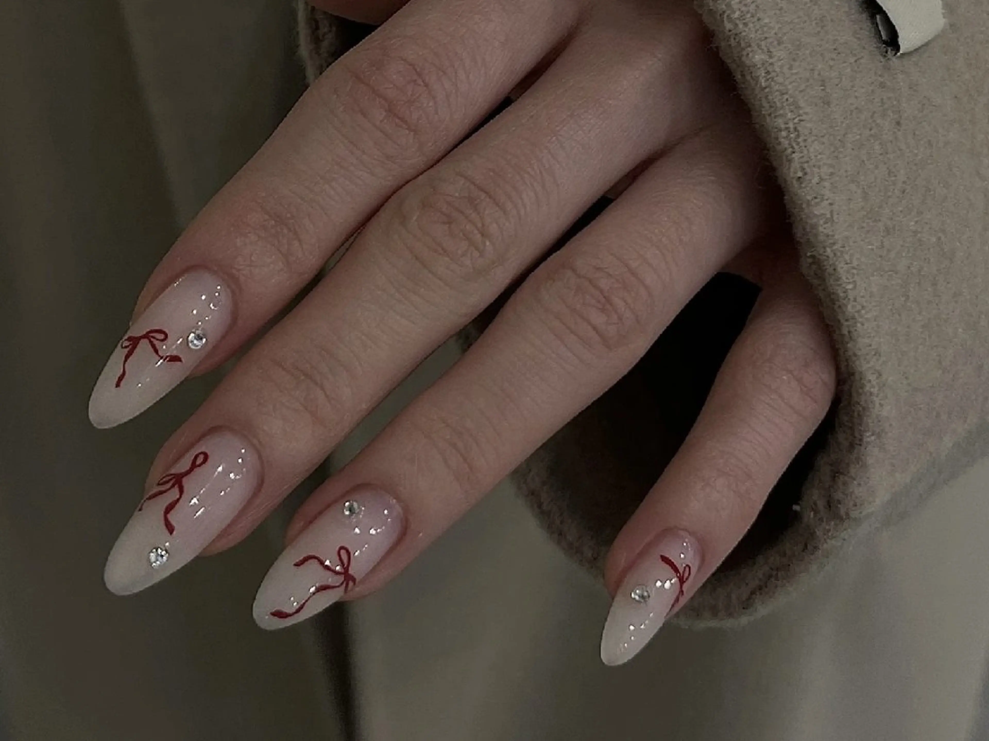 ネイル チークネイル フレンチネイル ジェルネイル ガラスフレンチ キラキラネイル ハンドネイル UM Nail Salonのネイルデザイン