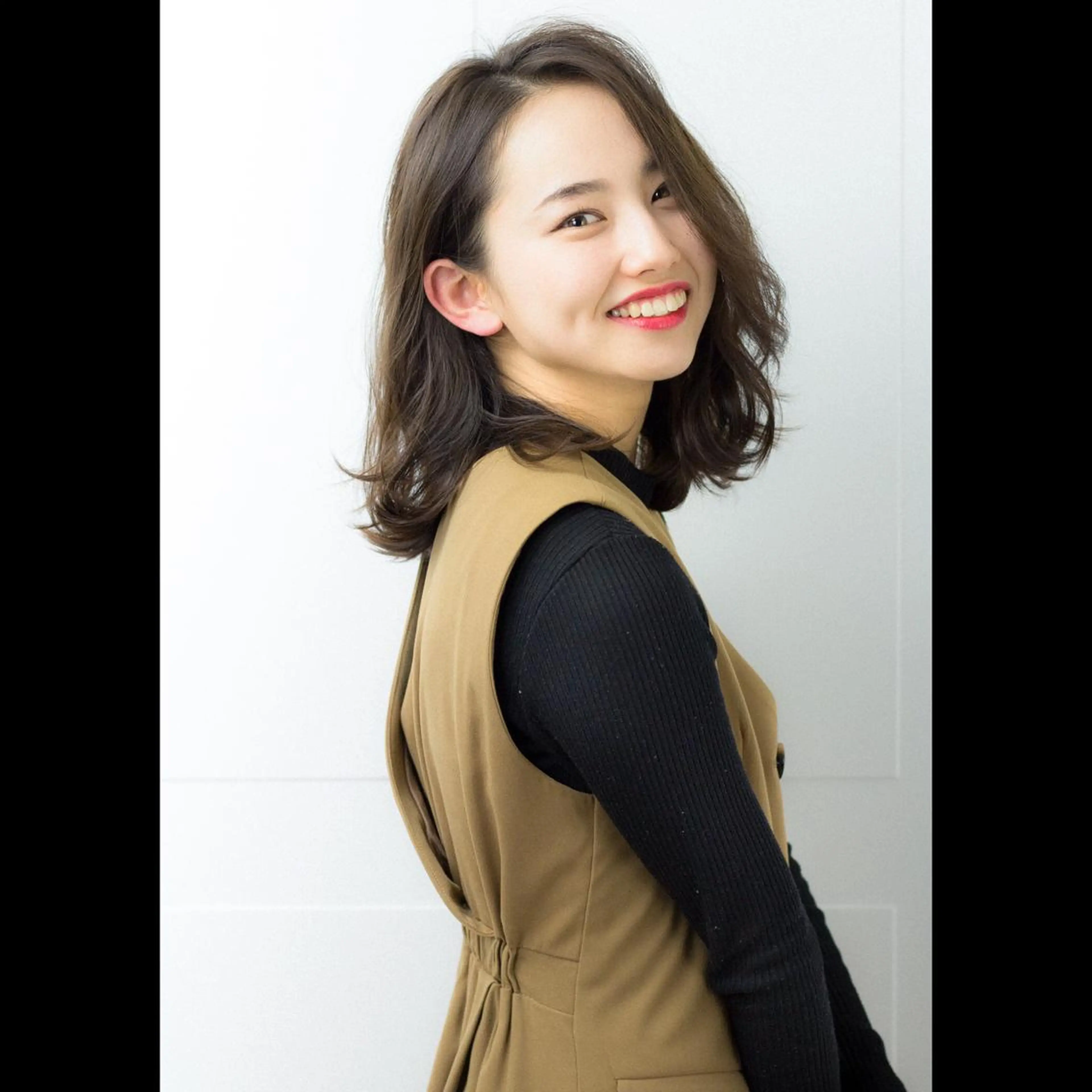 ミディアム 森 海のヘアスタイル