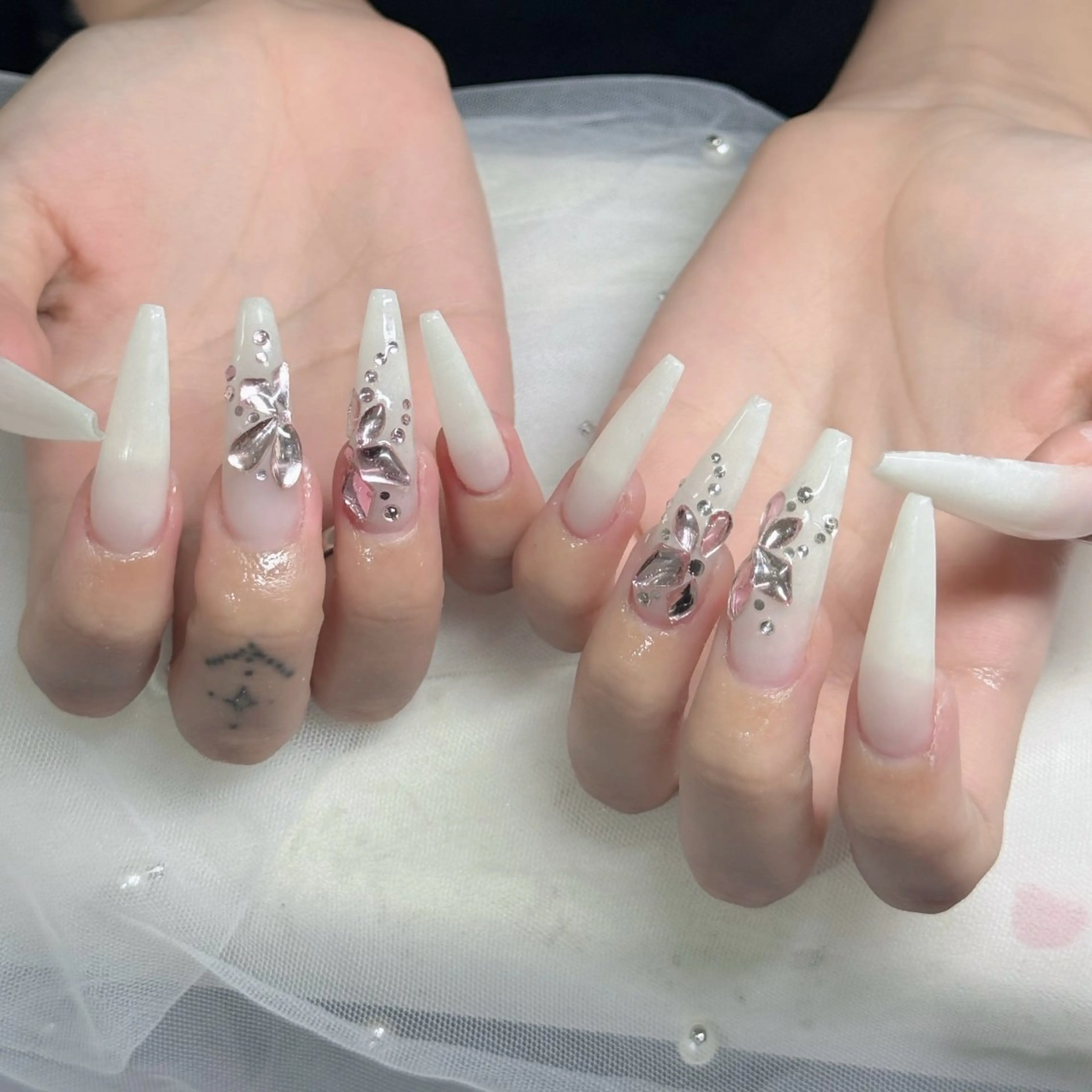 ネイル べっ甲ネイル チークネイル フラッシュネイル フラワーネイル フットネイル ハンドネイル Hani Nail Salonのネイルデザイン