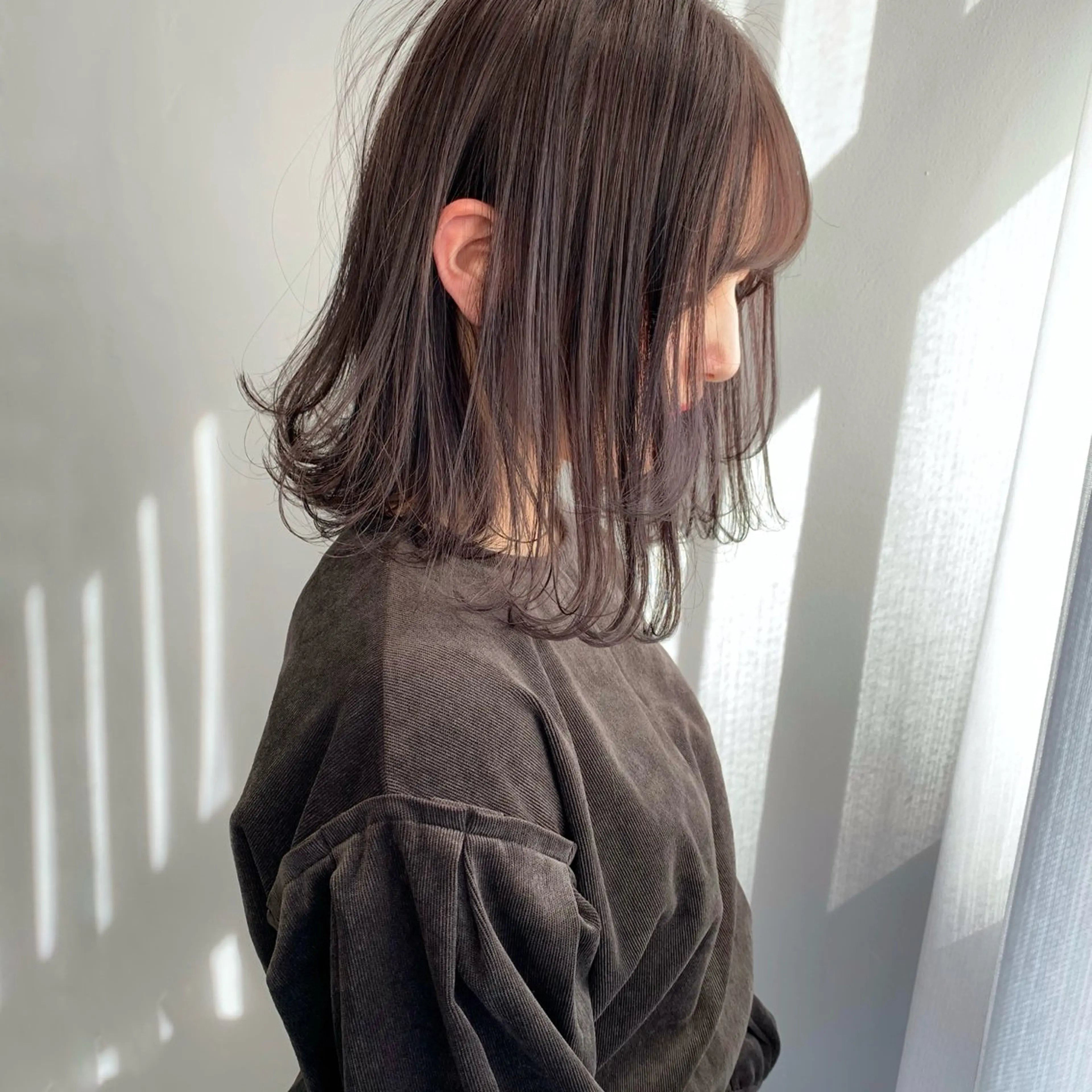 ミディアム カラー グレージュ ボブ カット ヘアカラー トリートメント レイヤーカット🪄 耳ツボ🎀Ayumiのヘアスタイル