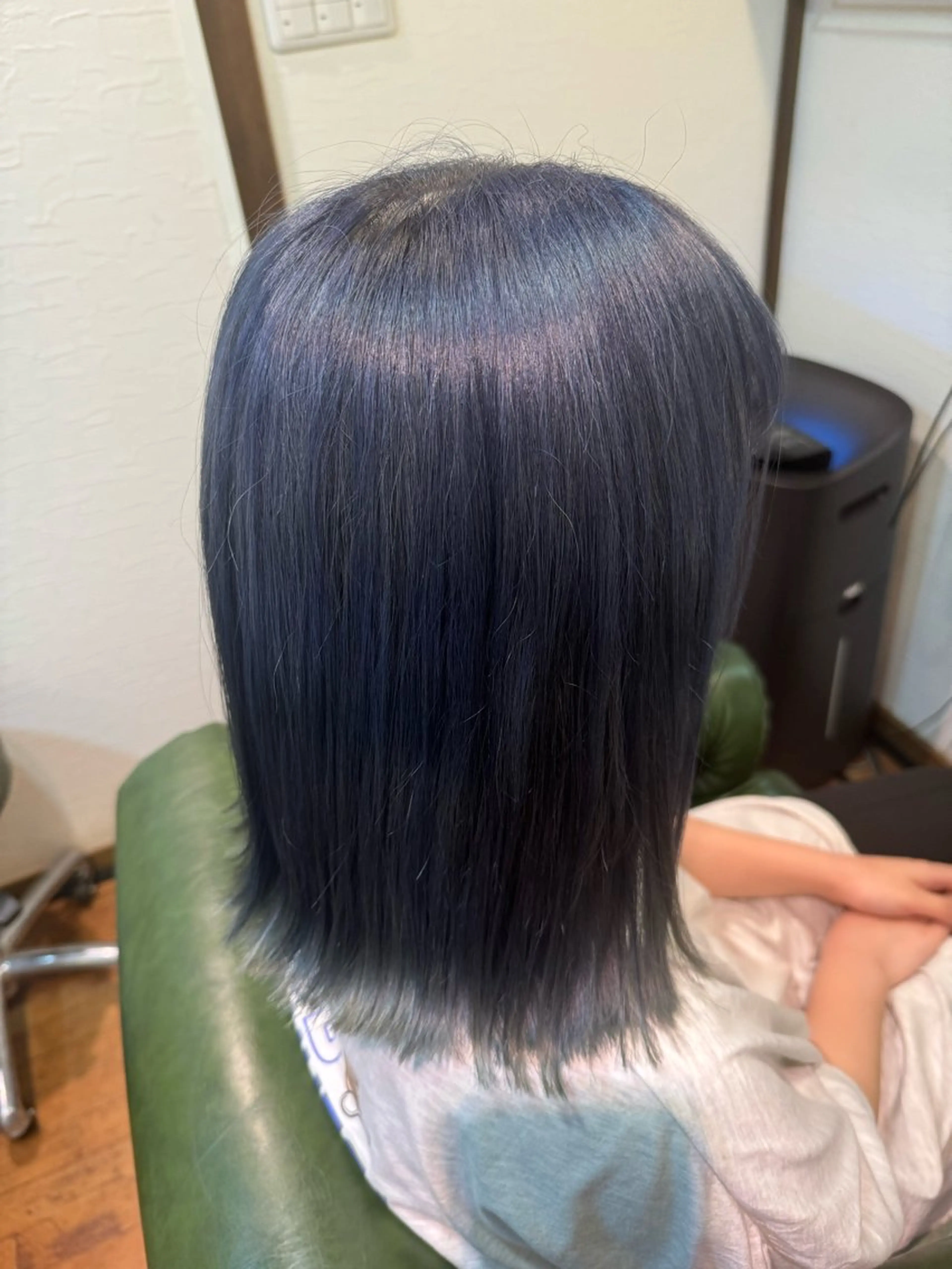 ショート カラー ブリーチ ネイビーカラー 藤川 瑛梨奈のマツエク・マツパデザイン