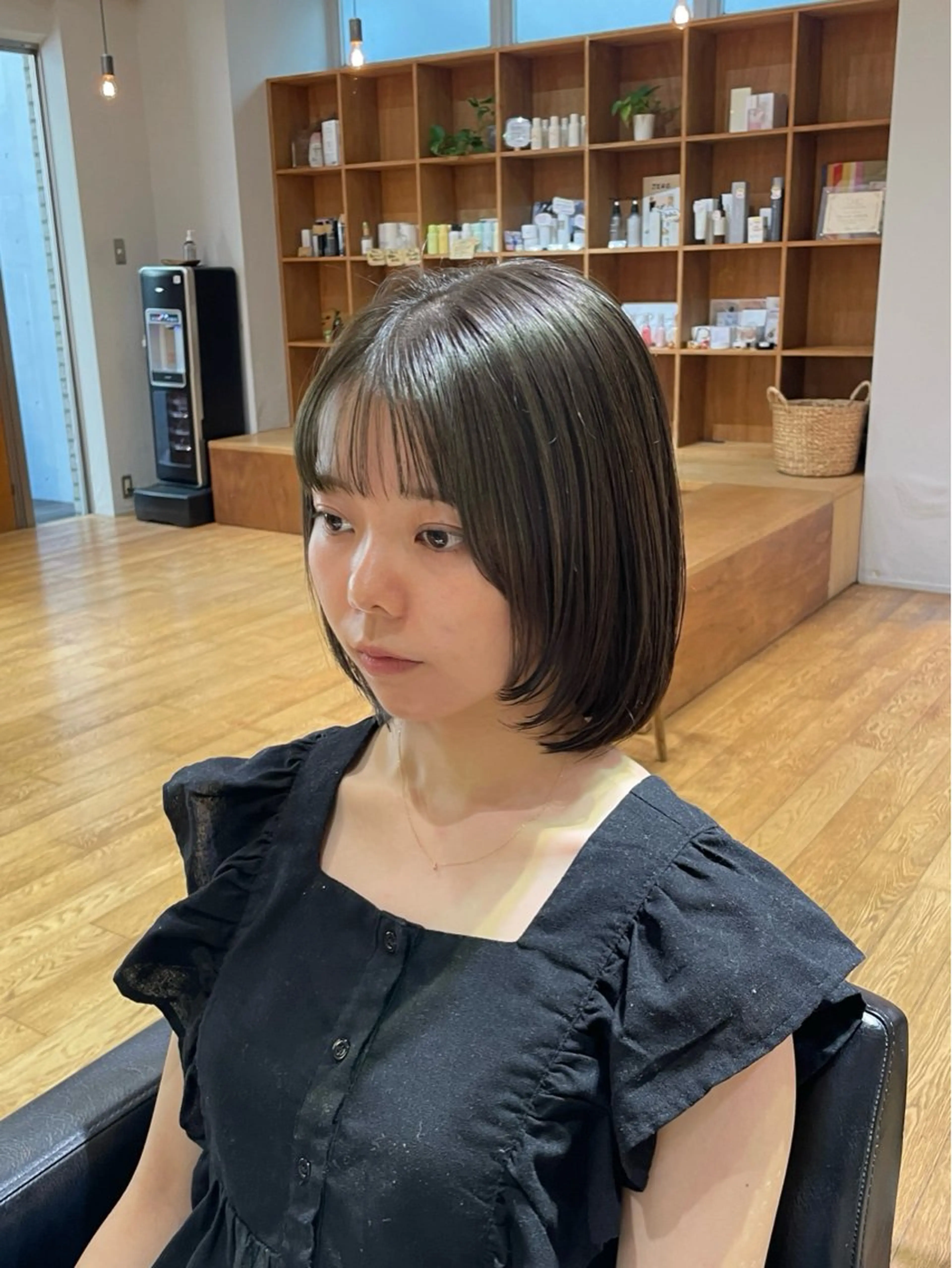 ミディアム ボブ カット ヘアカラー トリートメント 縮毛矯正/暖色 カラー/ひかるのヘアスタイル