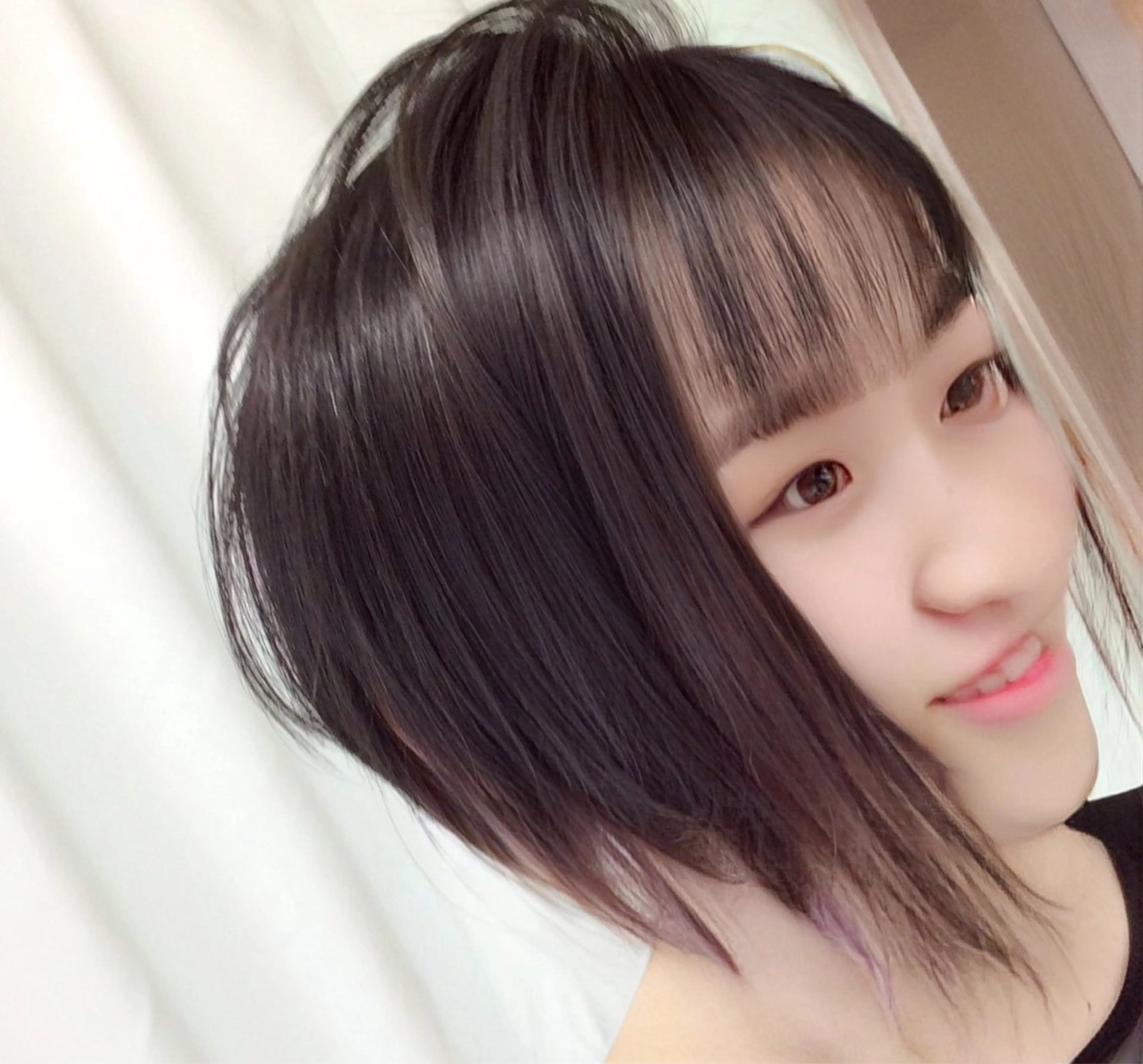 ショート カラー ヘアアレンジ メンズ 前下がりボブ アッシュ ベージュカラー ボブ レイヤーカット au美容室所属・au美容室 ヘアセット　カットのヘアスタイル
