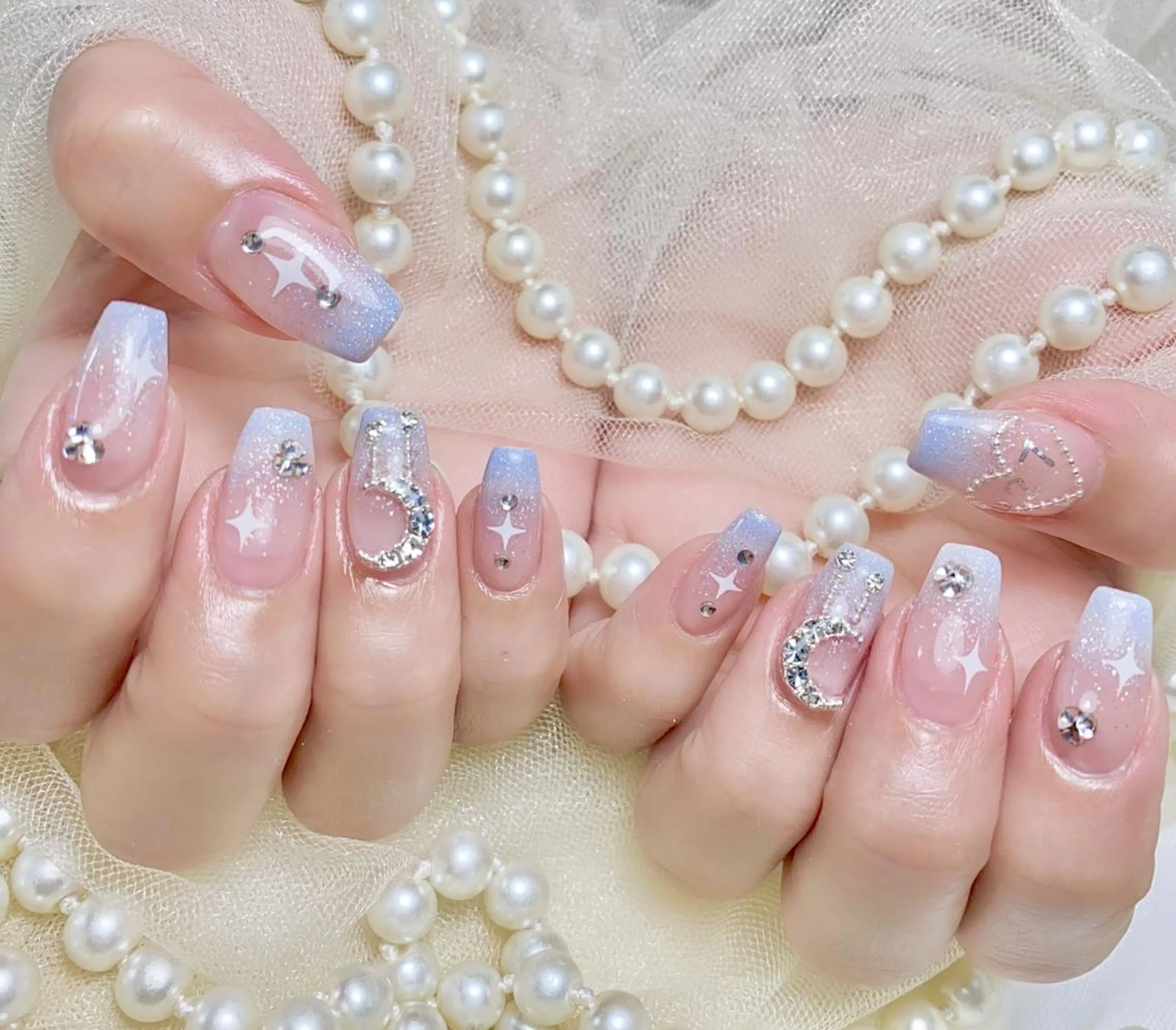 ネイル Queenie 🦋のネイルデザイン