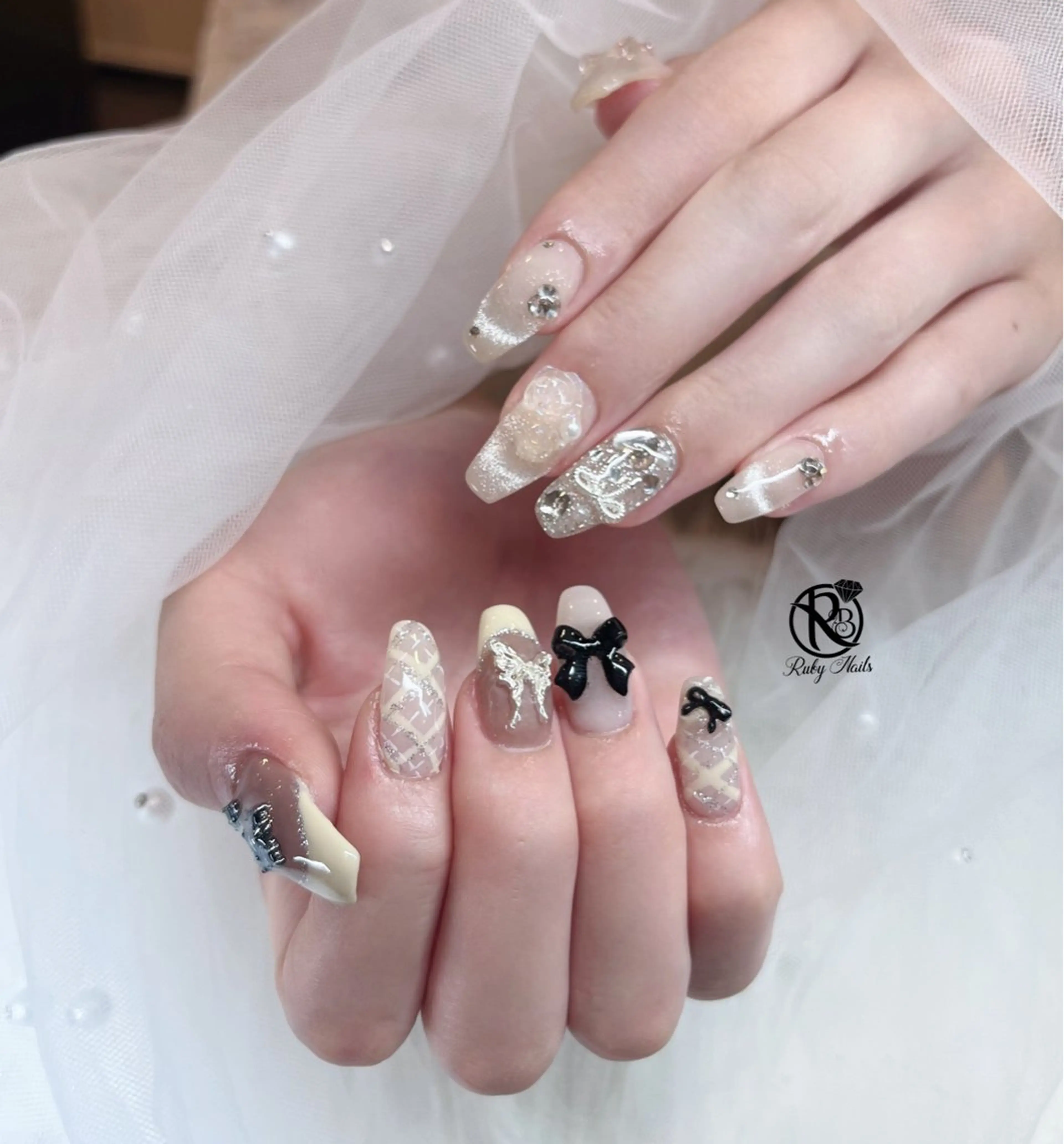 ネイル チークネイル フットネイル フレンチネイル グラデーション キラキラネイル ハンドネイル Yukichan 日暮里店のネイルデザイン
