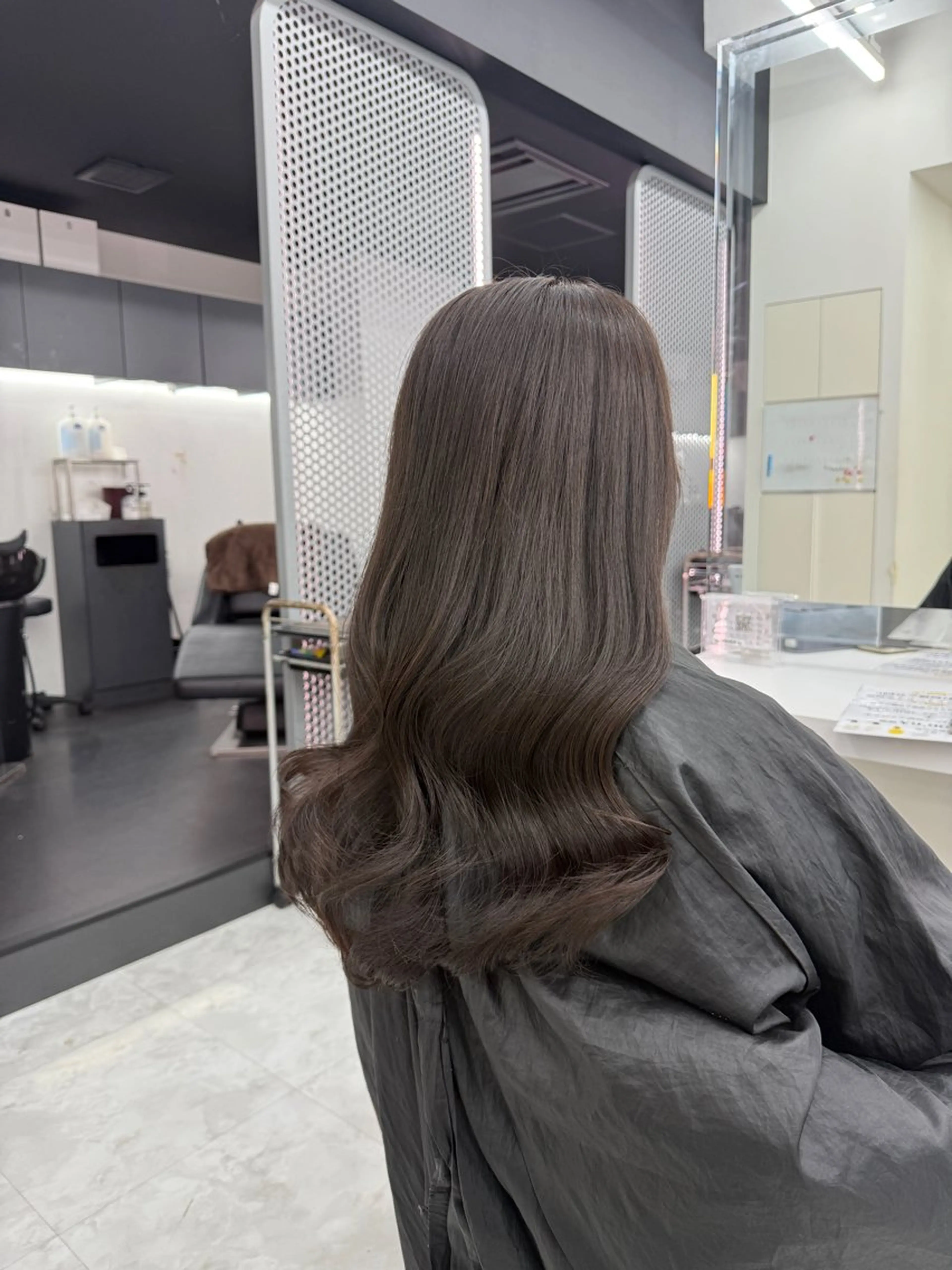 セミロング カラー ヘアアレンジ グレージュ オリーブグレージュ オリーブグレー ヘアカラー トリートメント ヘアセット 🎀Girly艶髪カ ラー🎀Harukaのヘアスタイル