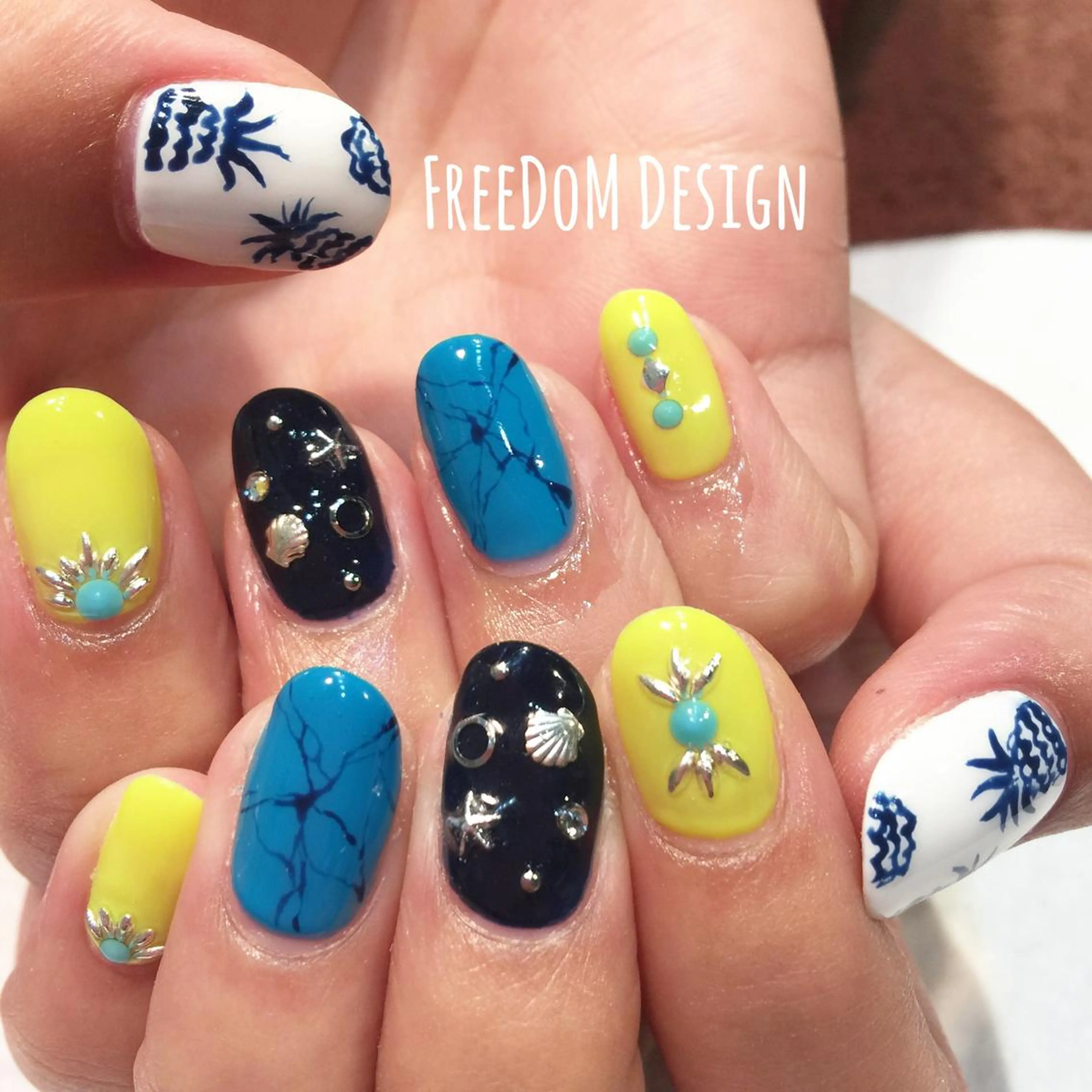 ネイル アートネイル ハンドネイル ＦreeDoＭ   Design所属・W KUMIのネイルデザイン