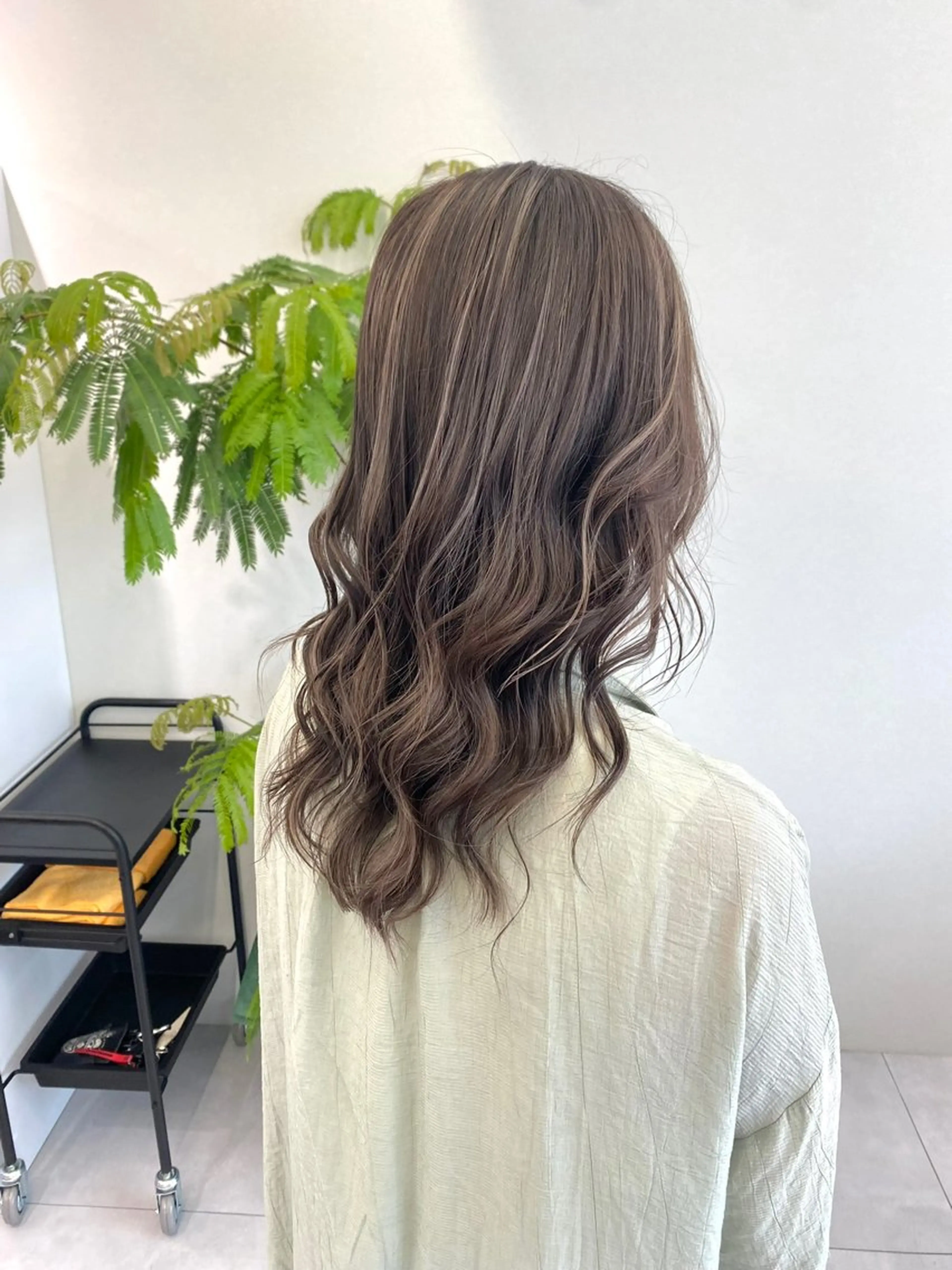 ロング カラー ハイライトカラー ハイライト カット ヘアカラー バレイヤージュ ハイライトのヘアスタイル