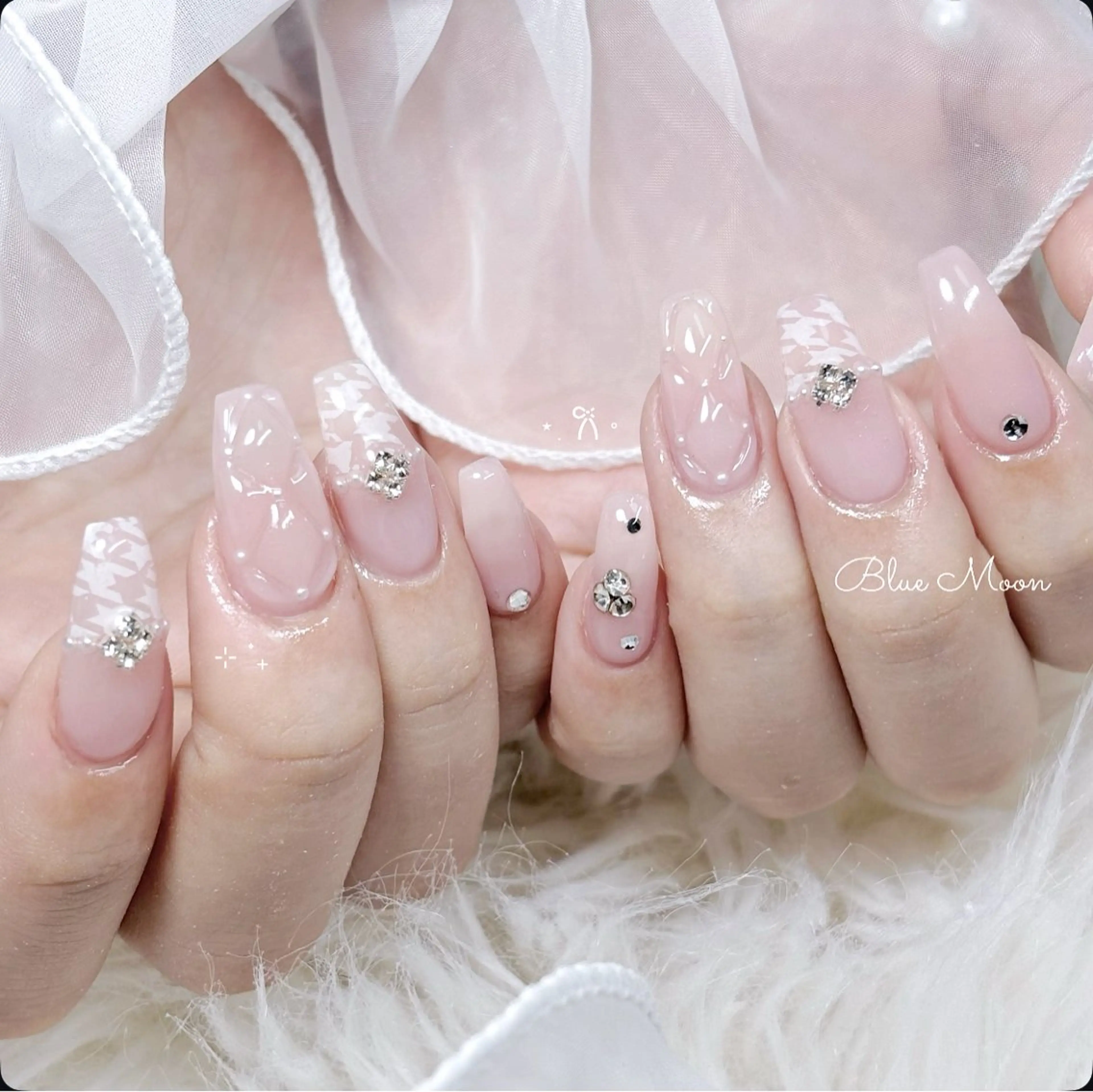 ネイル ハンドネイル フットネイル ハンドケア nail salon Blue Moonのネイルデザイン
