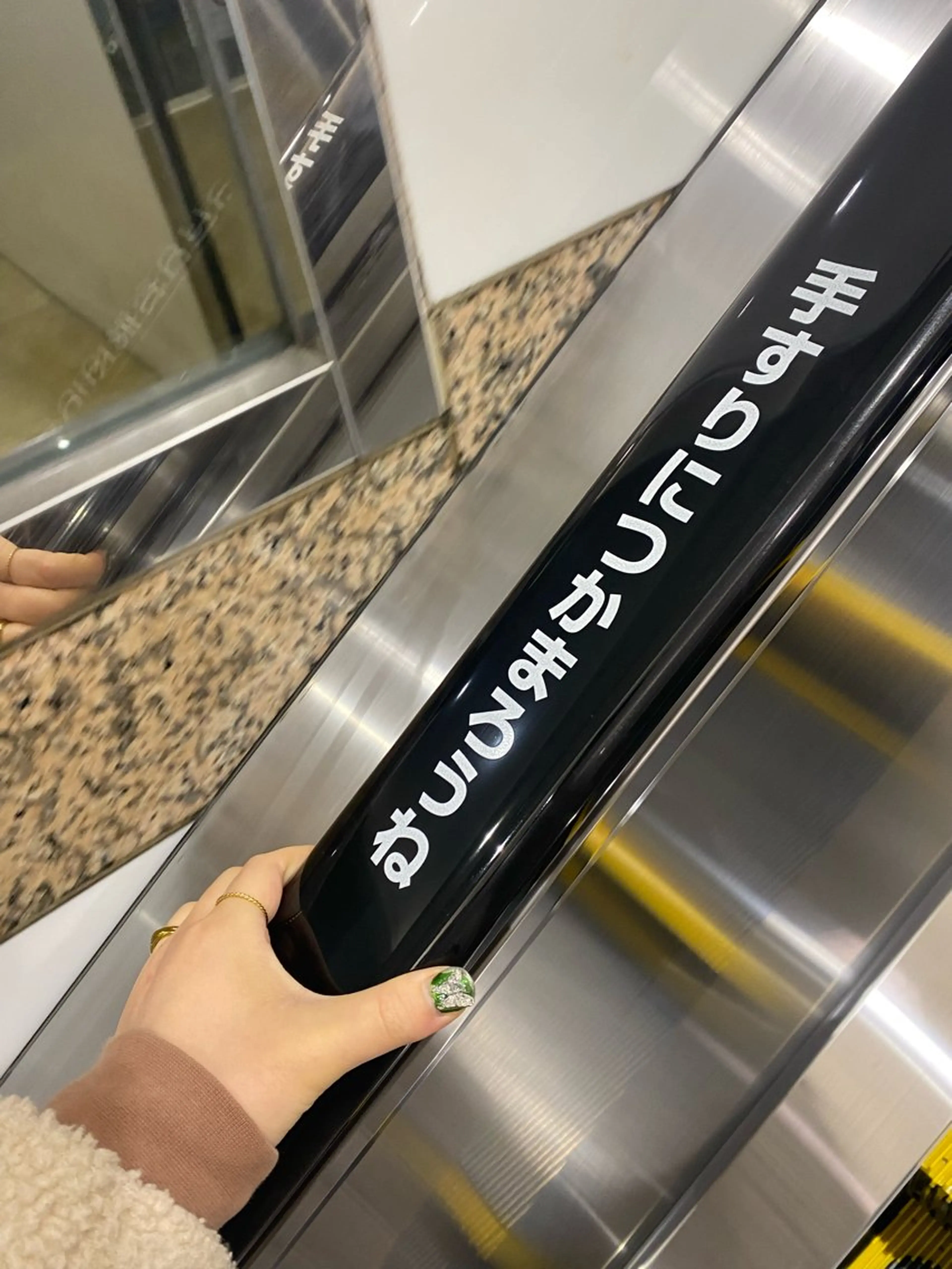 ネイル ミラーネイル MAXKELLY AIのネイルデザイン