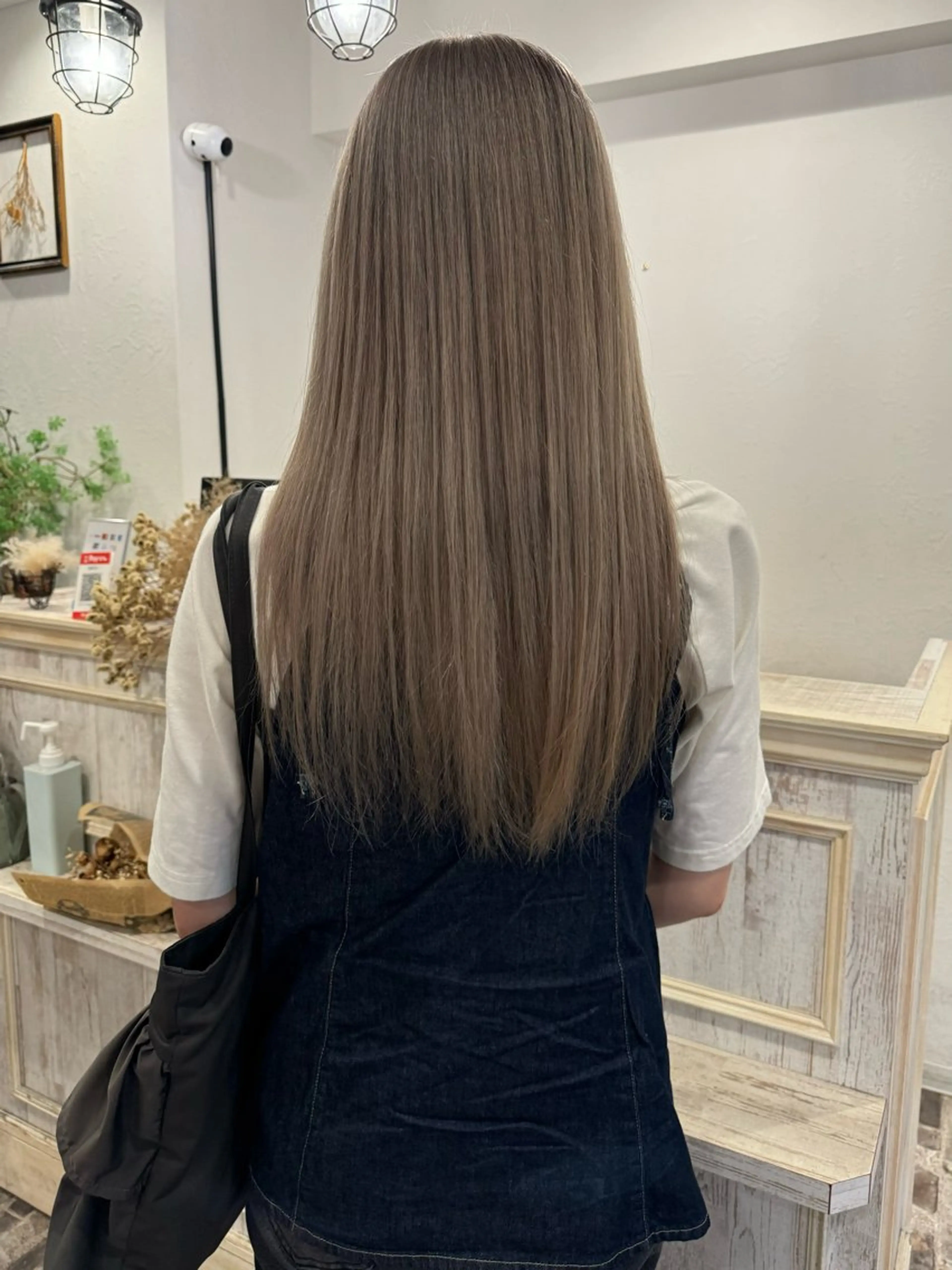 ロング カラー ベージュカラー ミルクティーベージュ ヘアカラー m ā l o.🌷 サカモトマイコのヘアスタイル
