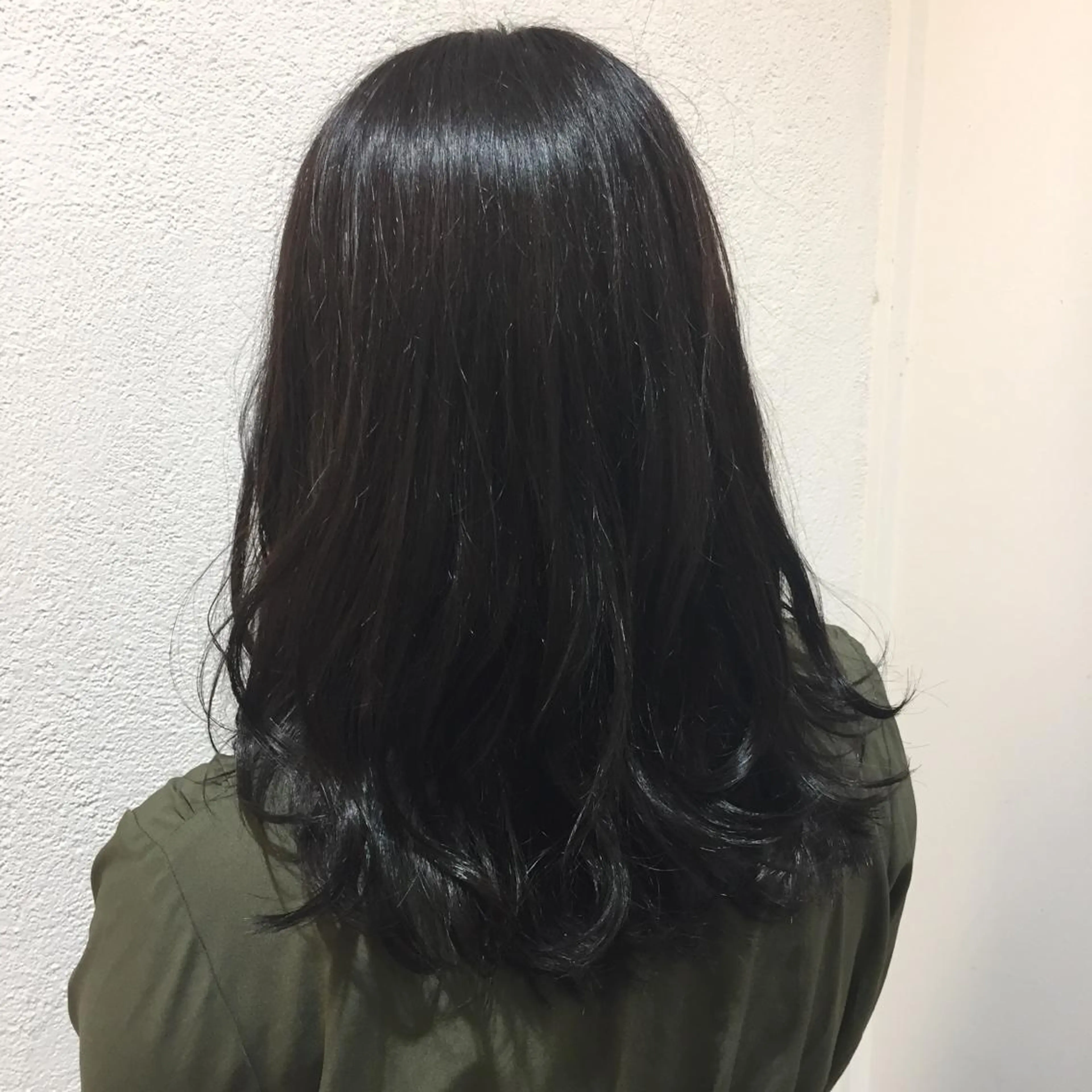 セミロング カラー グレージュ カーキグレージュ VanCouncil 千種所属・大竹 穂香のヘアスタイル