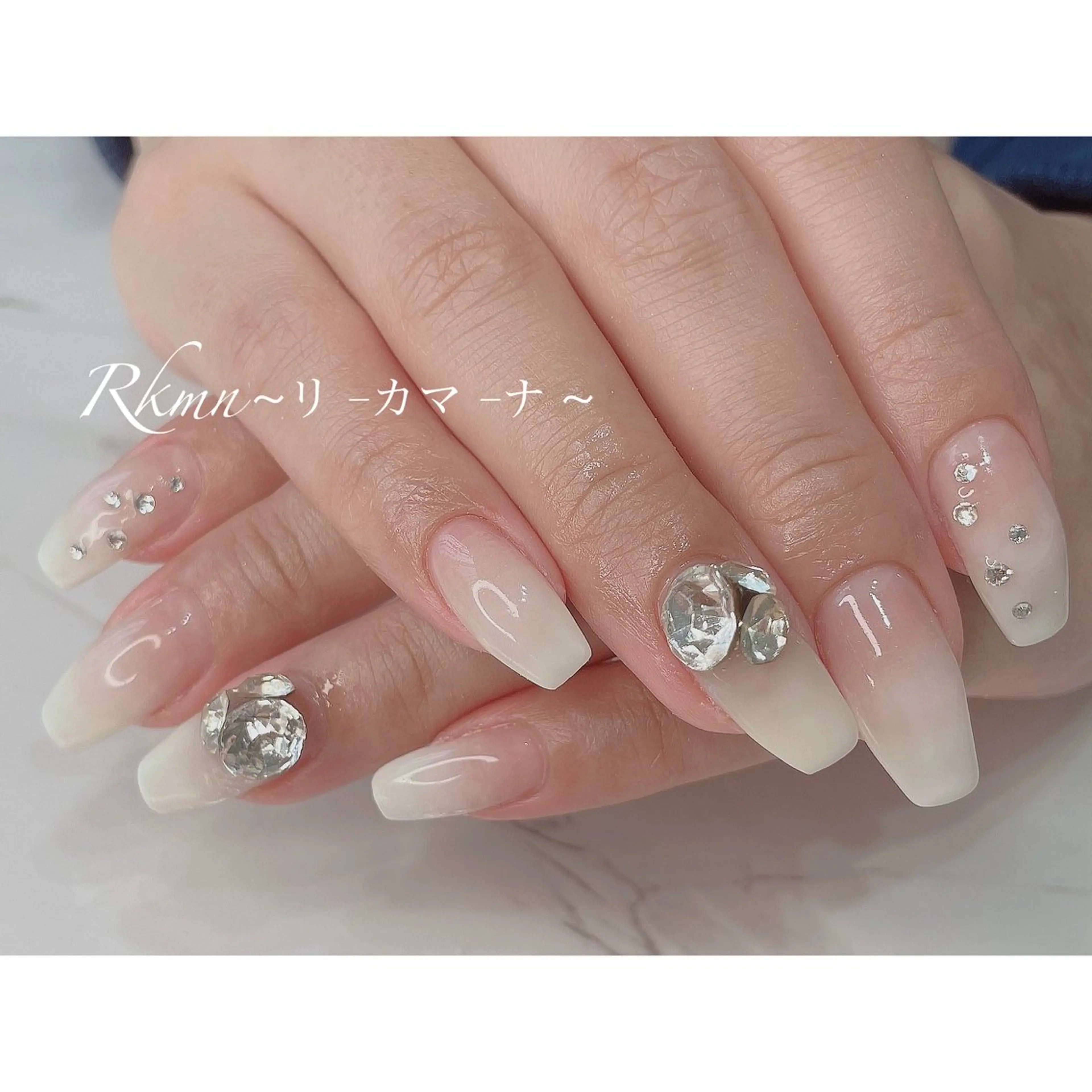ネイル アートネイル グラデーション 持ち込み 春ネイル ホワイト ハンドネイル フットネイル ハンドケア Rkmn ~リ-カマ-ナ~のネイルデザイン