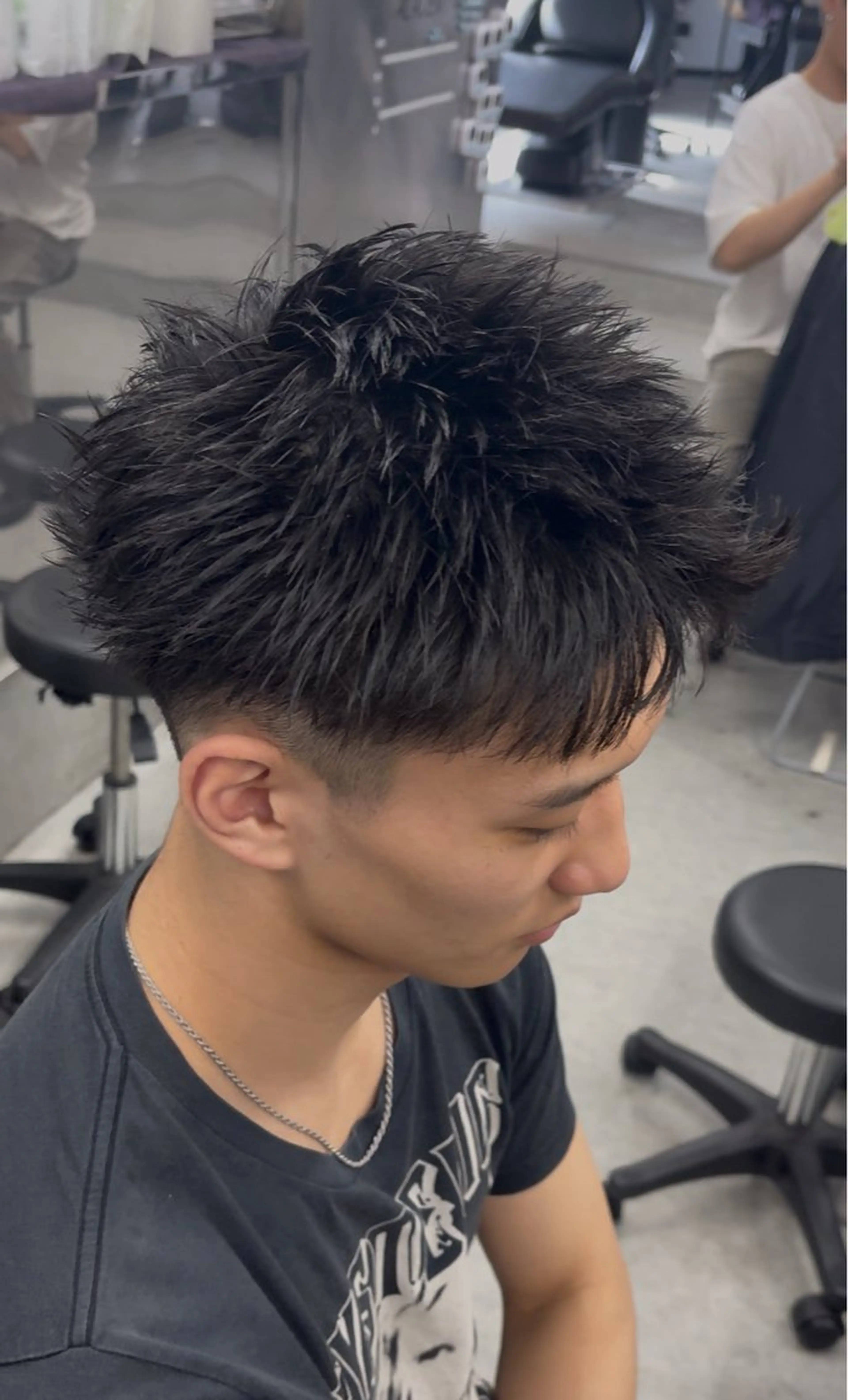 ショート メンズ センターパート フェザーパーマ メンズハイライト メンズメッシュ マッシュ センターパート/ニュ アンス🔥鎌田嵩矢のヘアスタイル