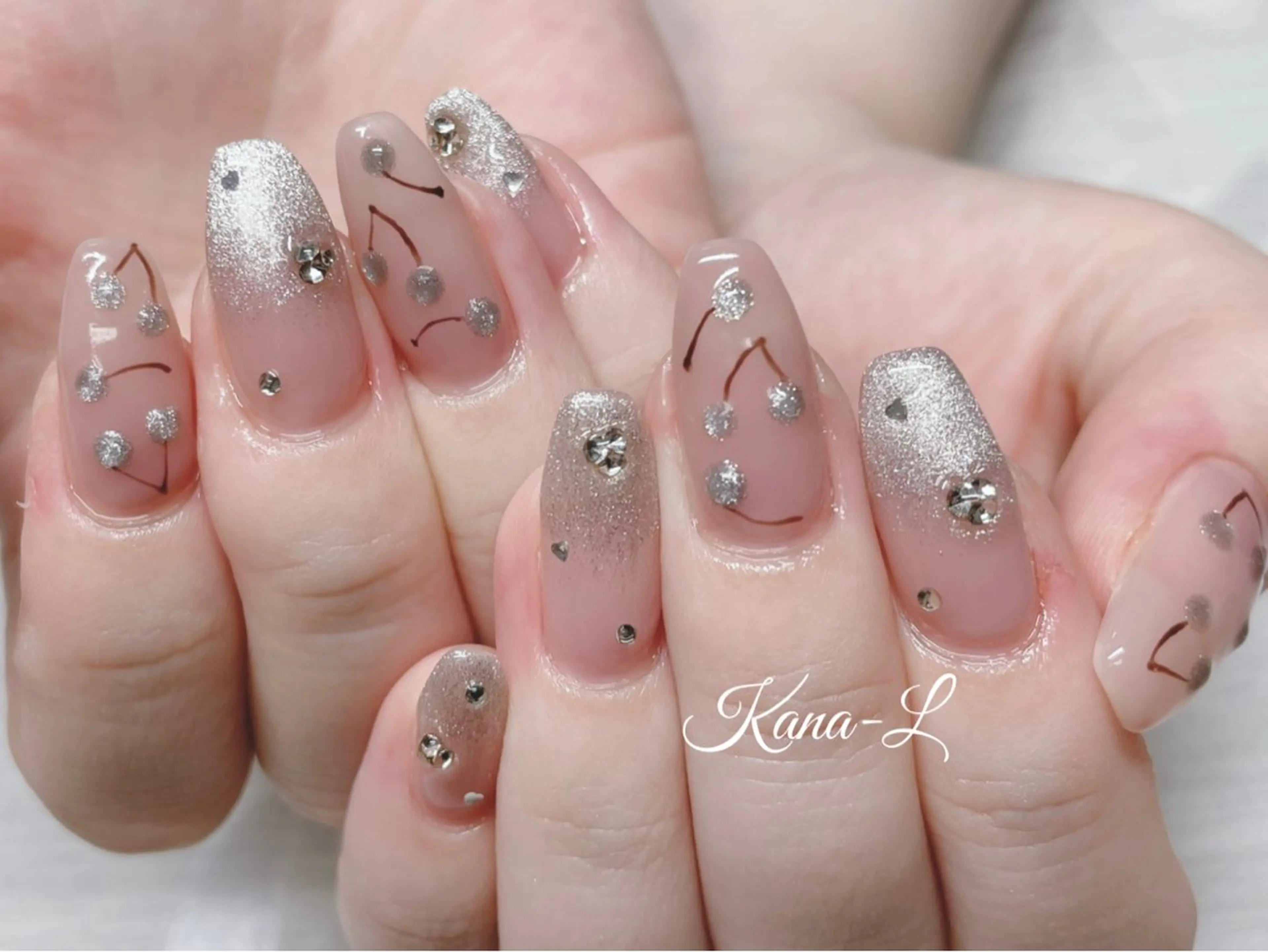 ネイル ジェルネイル グラデーション マグネットネイル パラジェル 芦辺 香奈のネイルデザイン