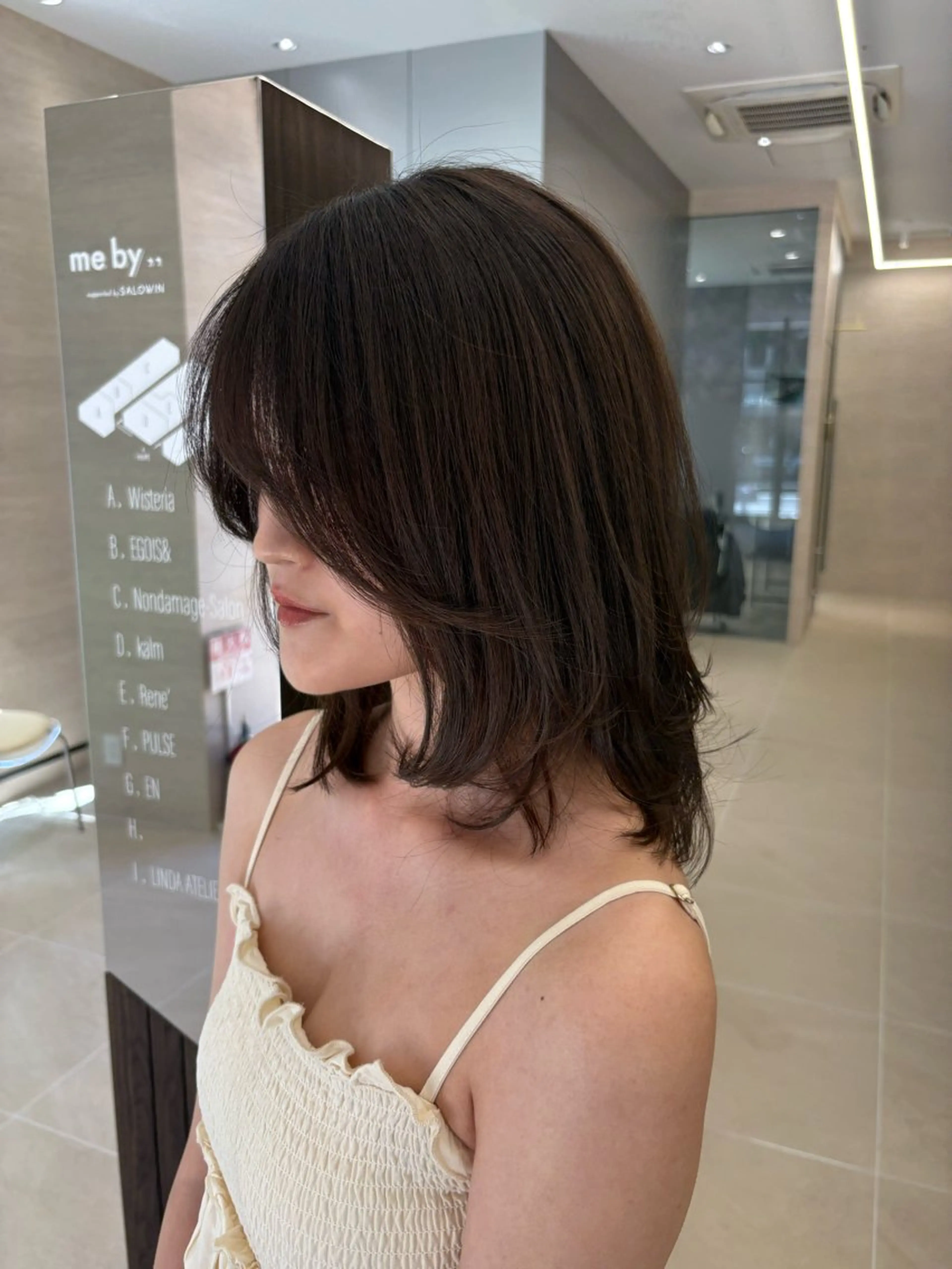 ミディアム カット PULSE yokohama所属・レイヤー |オリーブ |ヘーゼルベージュのヘアスタイル