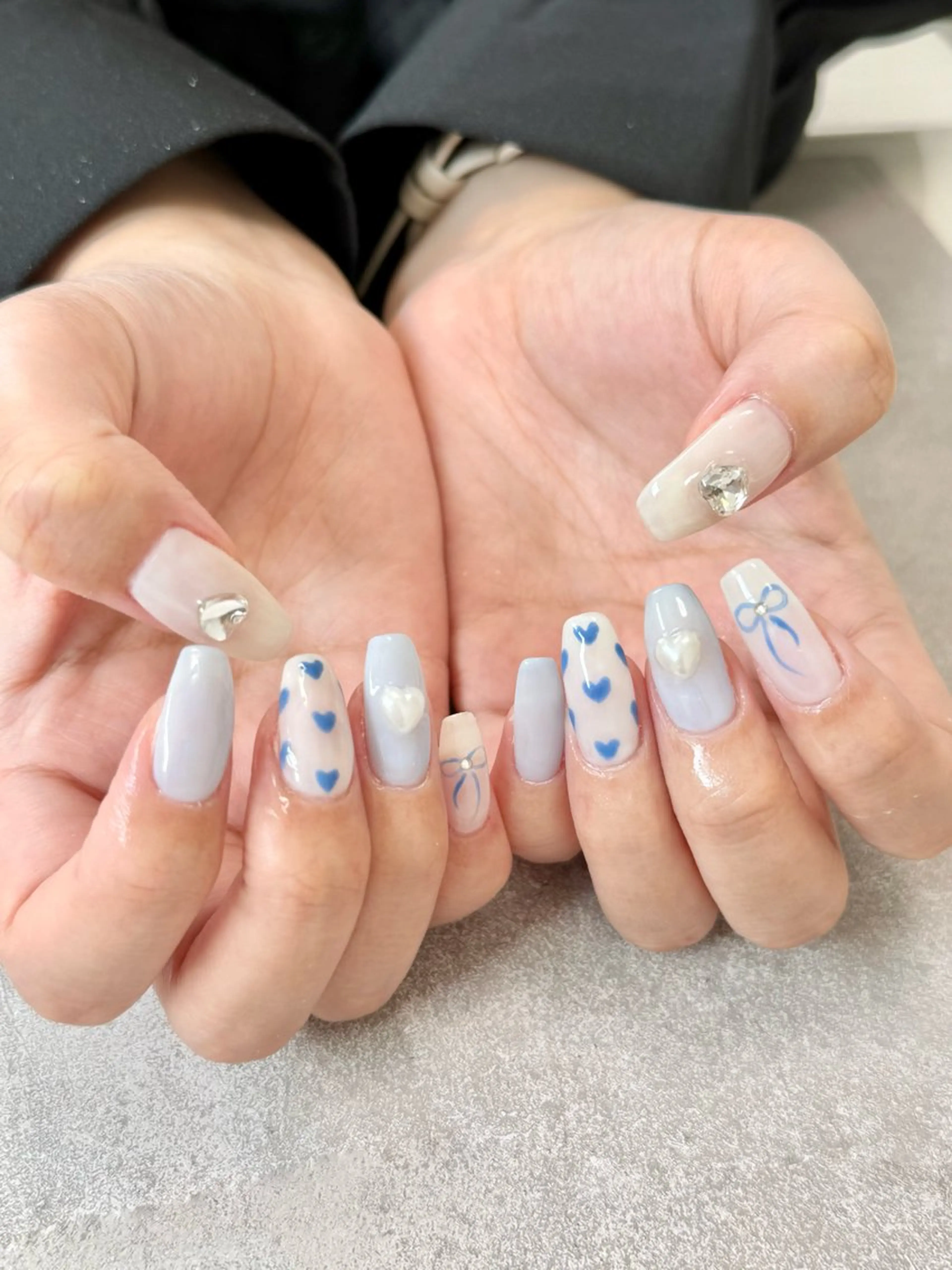 ネイル ブルー ジェルネイル パラジェル リボン 春ネイル ハンドネイル nailroom amyのネイルデザイン