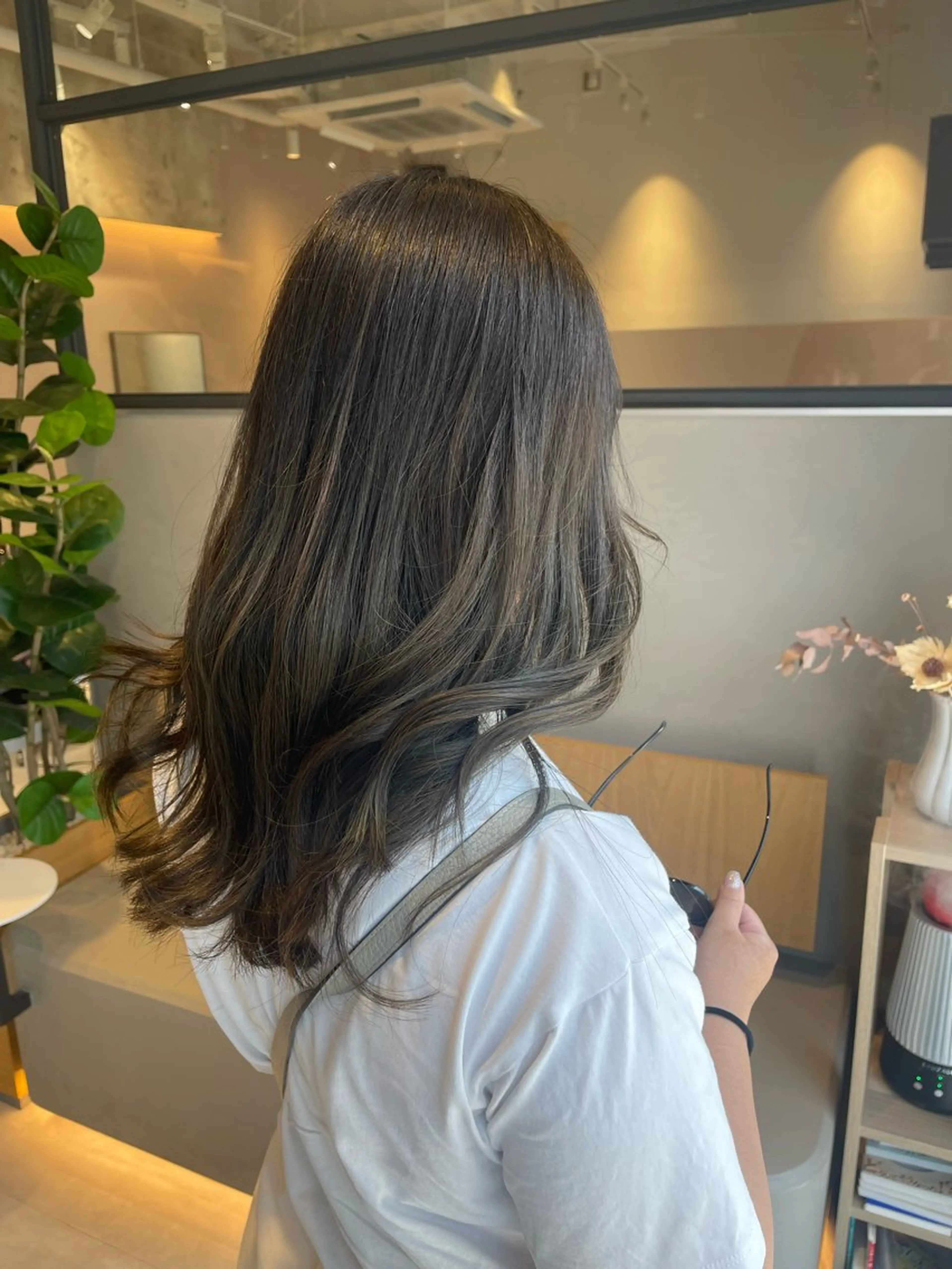セミロング カラー カット ヘアカラー トリートメント Le rond所属・透明感艶カラー 城間晴人のヘアスタイル