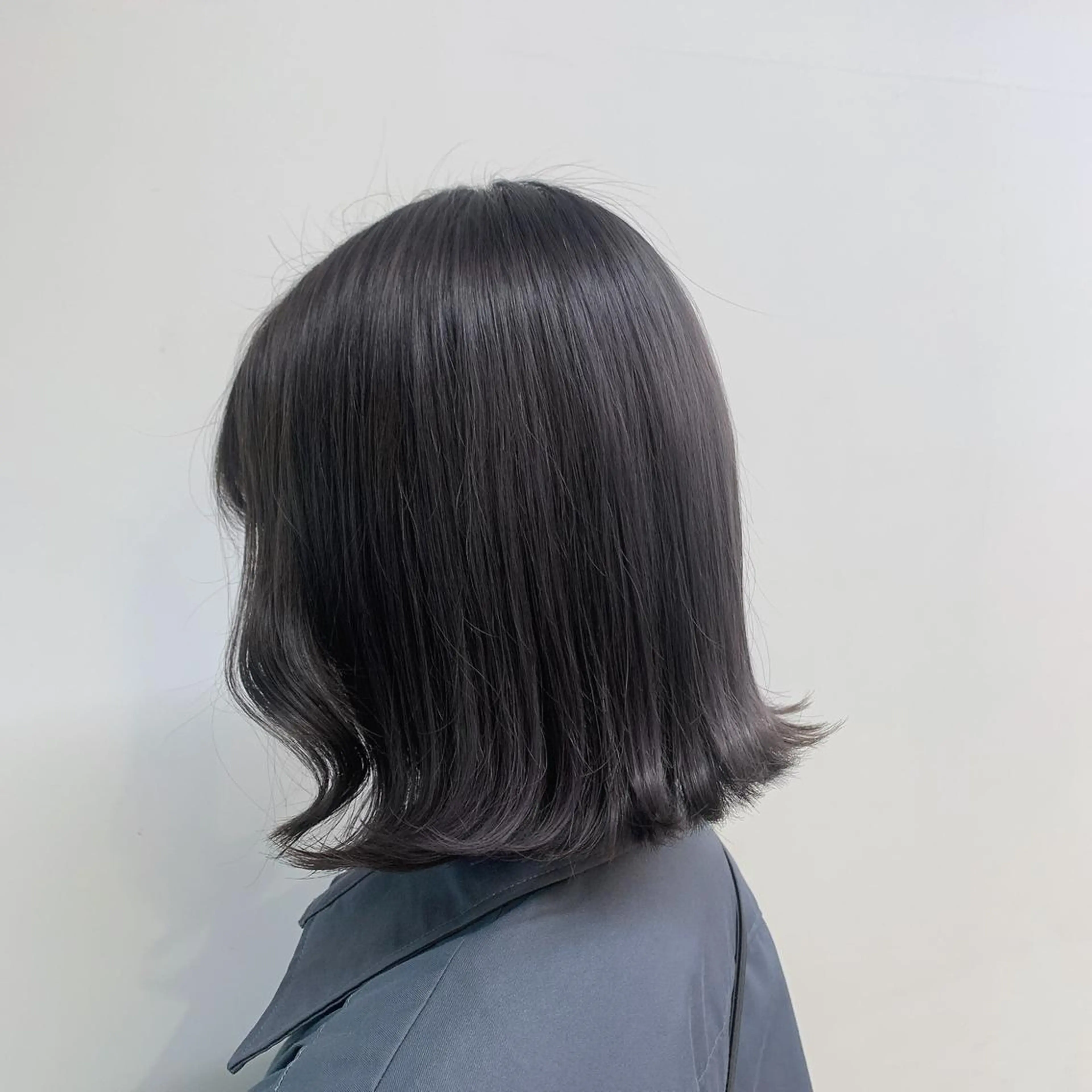 ミディアム カット ブリーチカラー 🩵MIZUKIのヘアスタイル